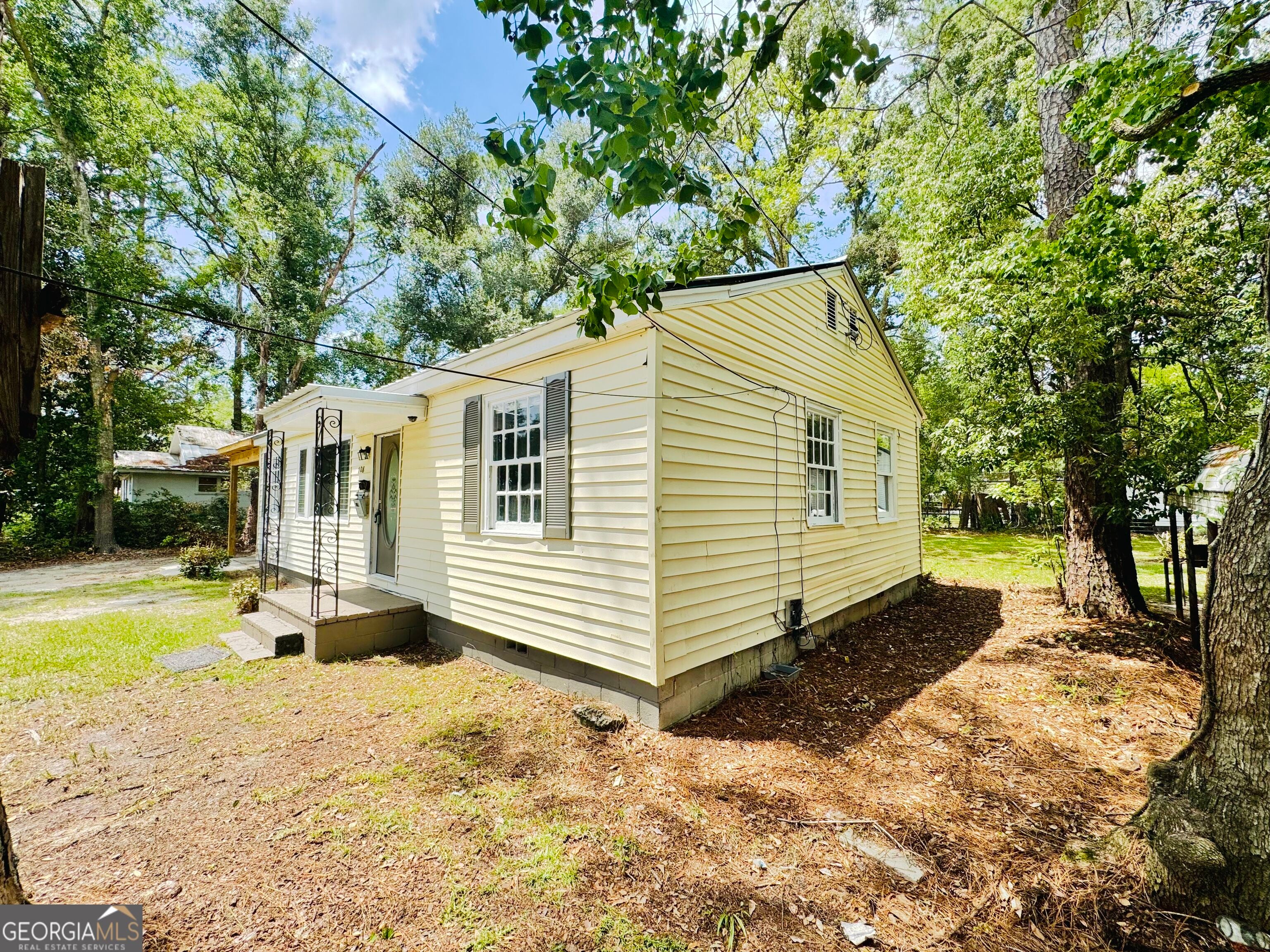 708 Lakeland AVE