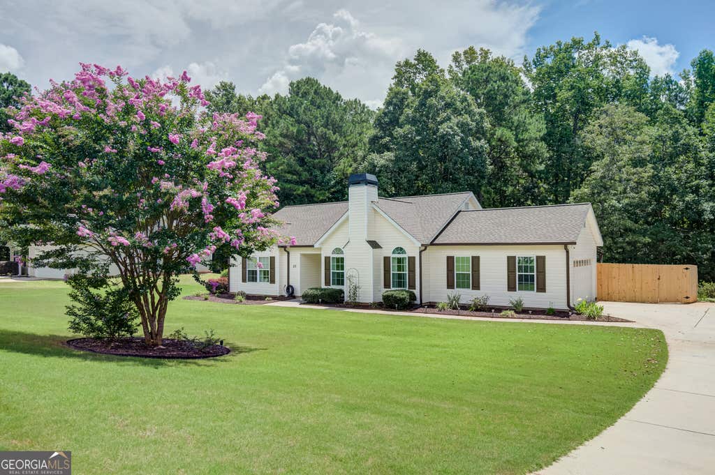 Photo of 20 Walton Woods Court, Newnan, GA 30263 (MLS # 10819605)