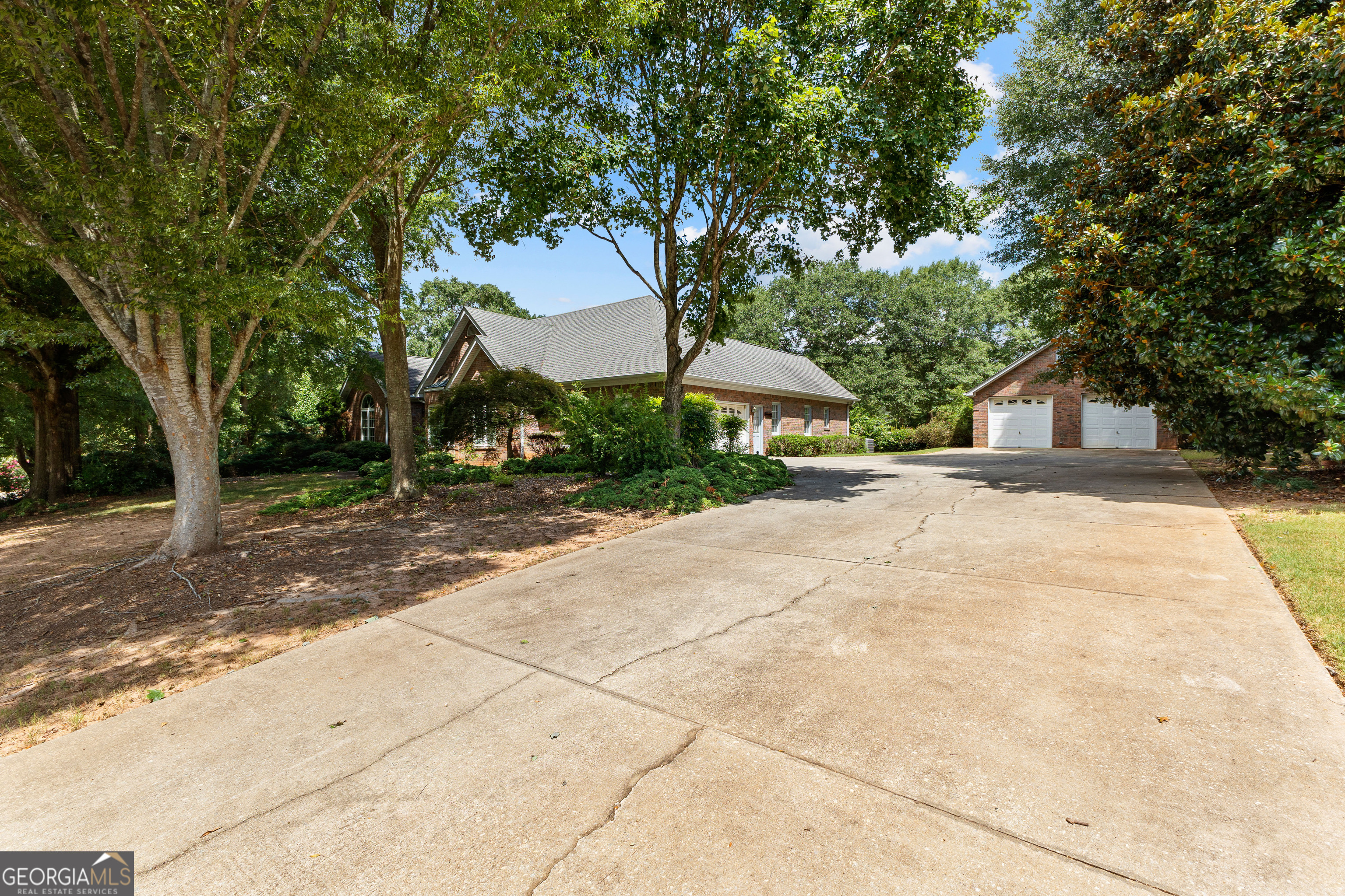 100 Moonview PL