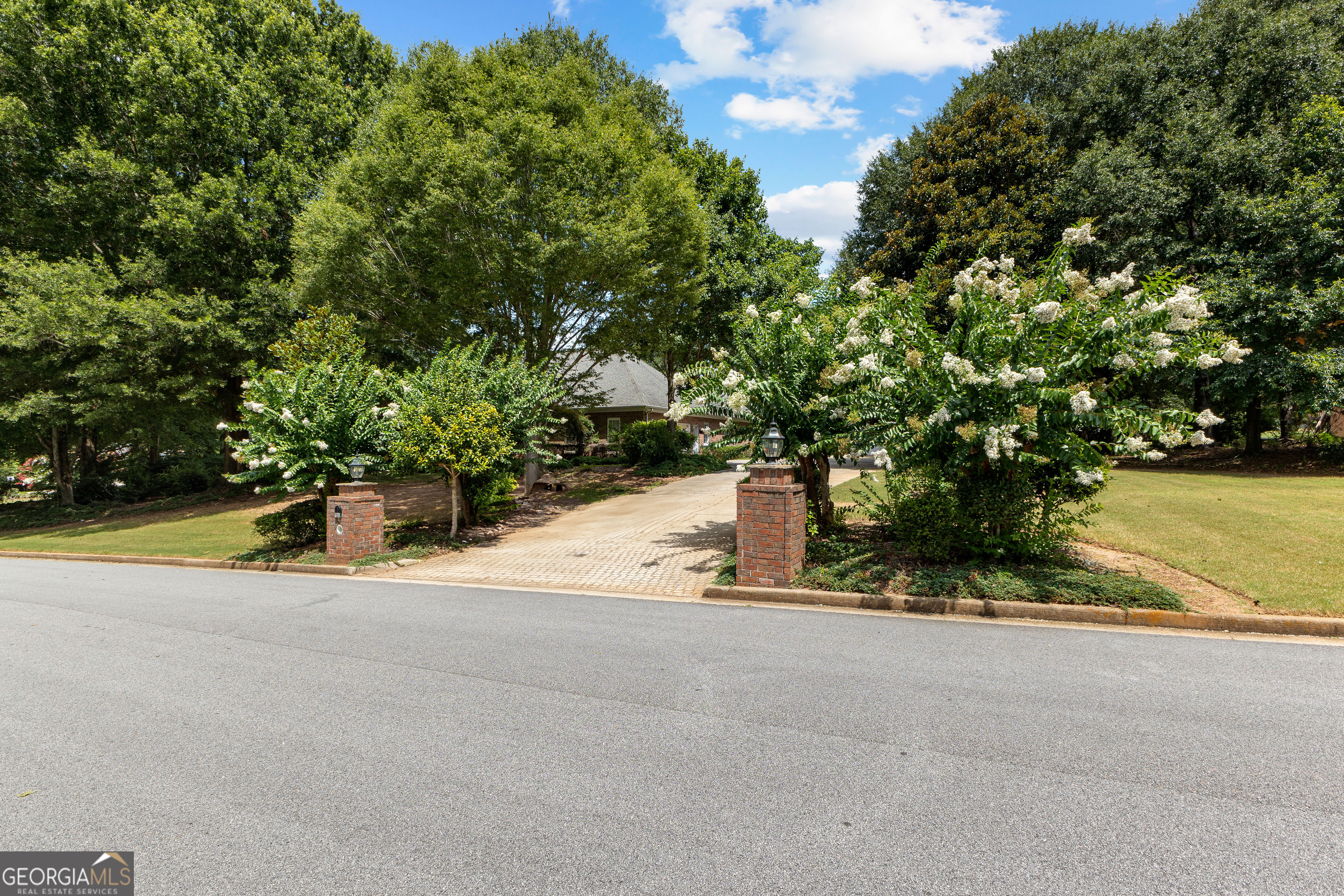 100 Moonview PL