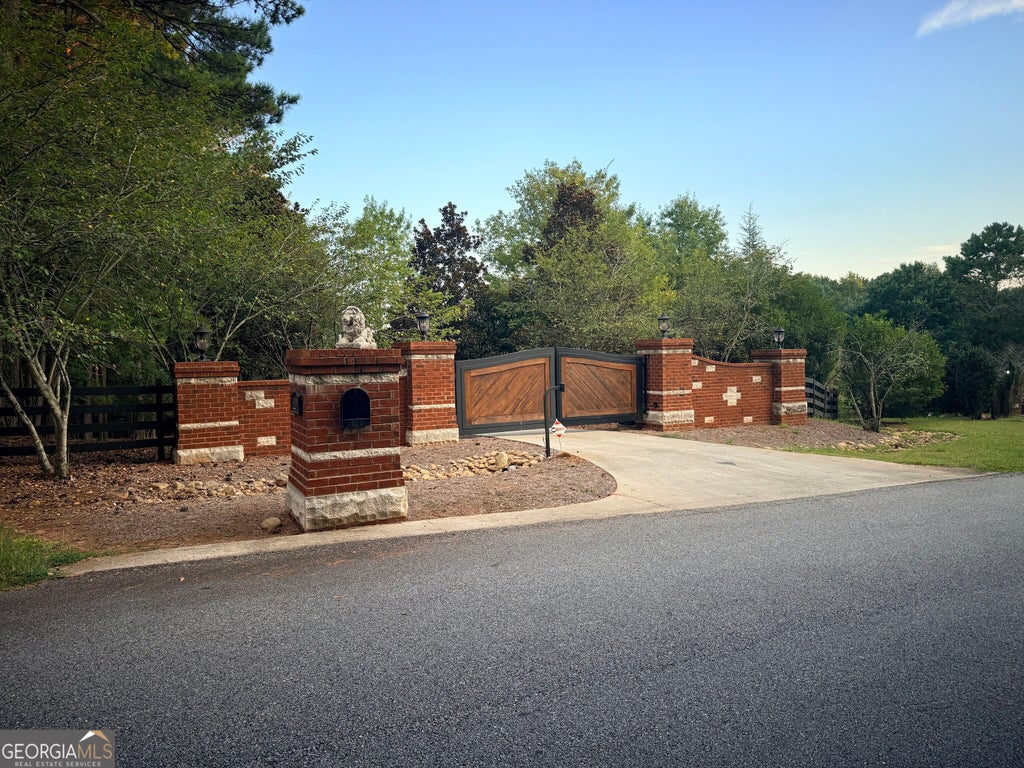 Photo of 1171 River Run, Bishop, GA 30621 (MLS # 10839915)