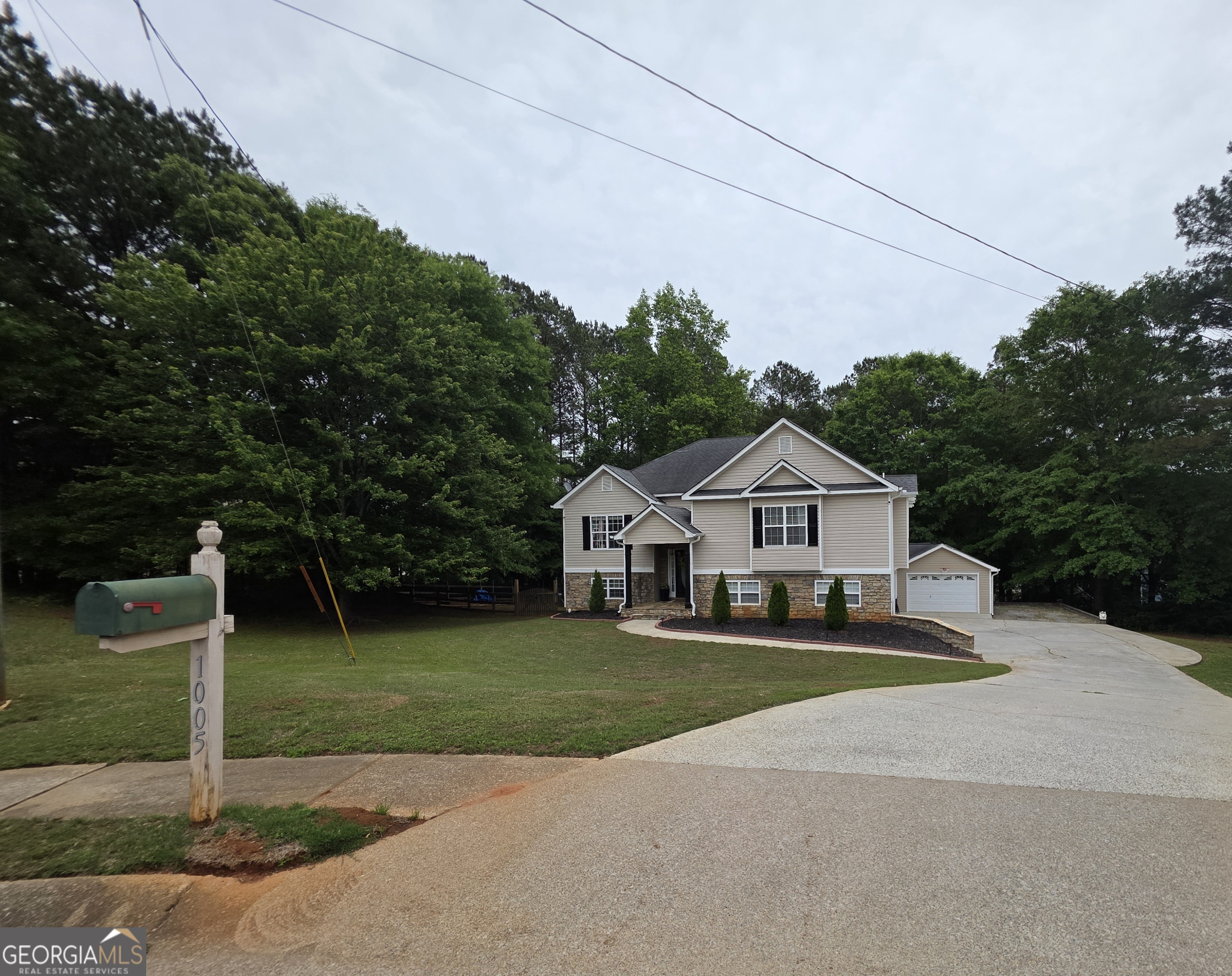 1005 Creek Run PL