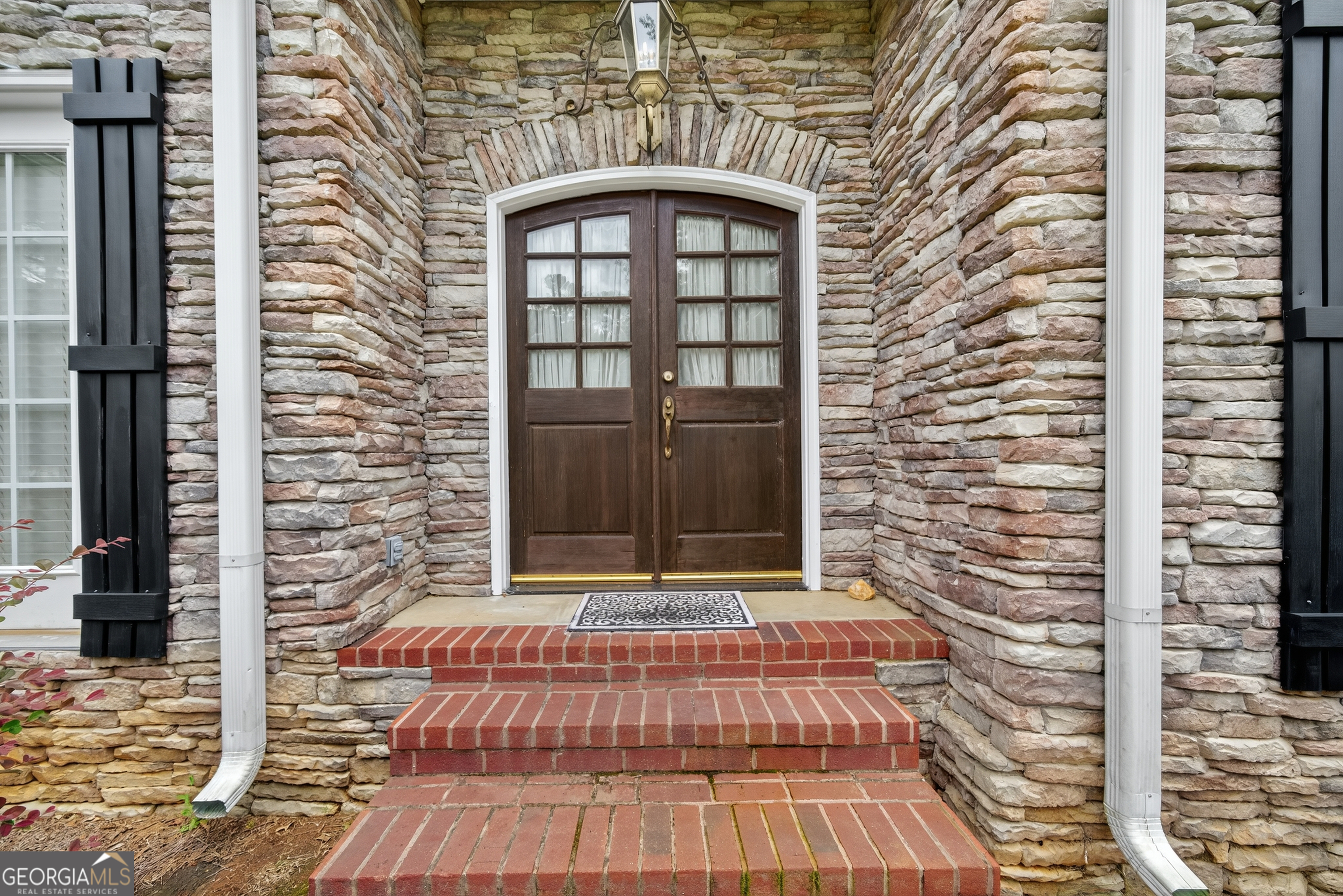 330 Greystone DR