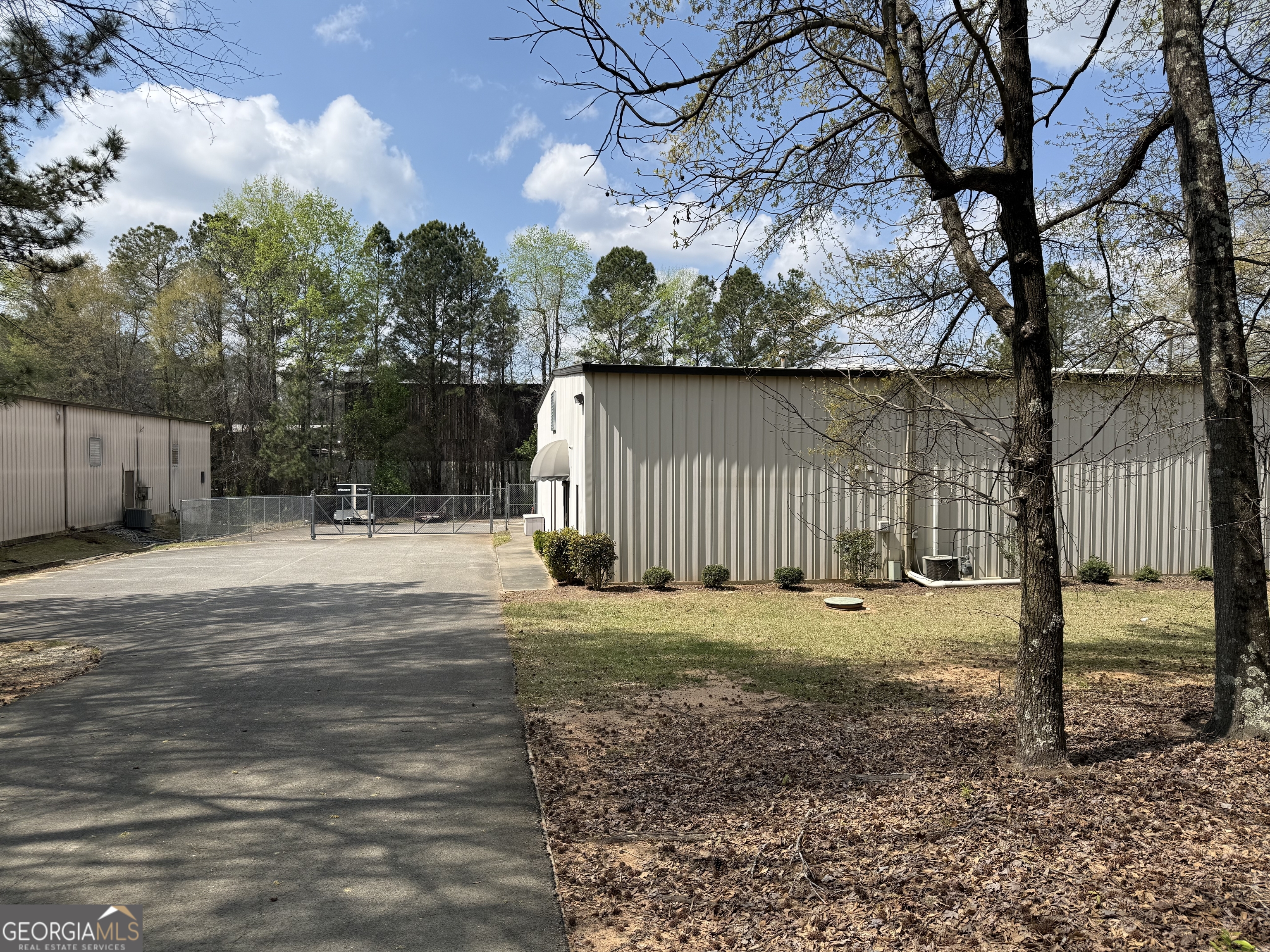 120 Shamrock Ind BLVD