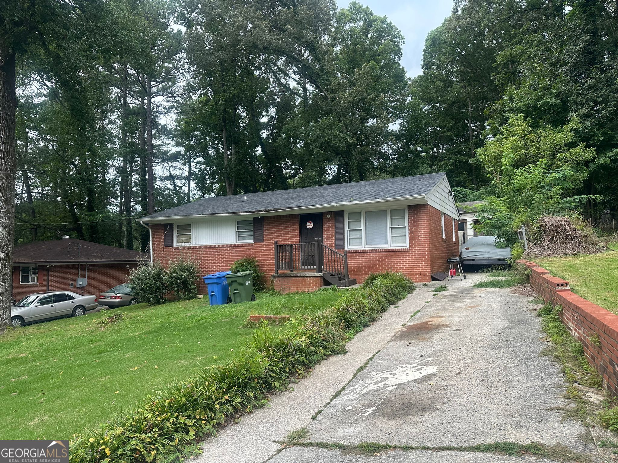 MOTIVATED SELLER, Investor Opportunity. This property is Perfect for an investor looking to buy and flip or buy and hold, or even a first-time home buyer looking for a starter house. Conveniently located with quick access to downtown, shopping, public transportation, and major highways. Don't miss your chance to own in a growing area at an affordable price!
