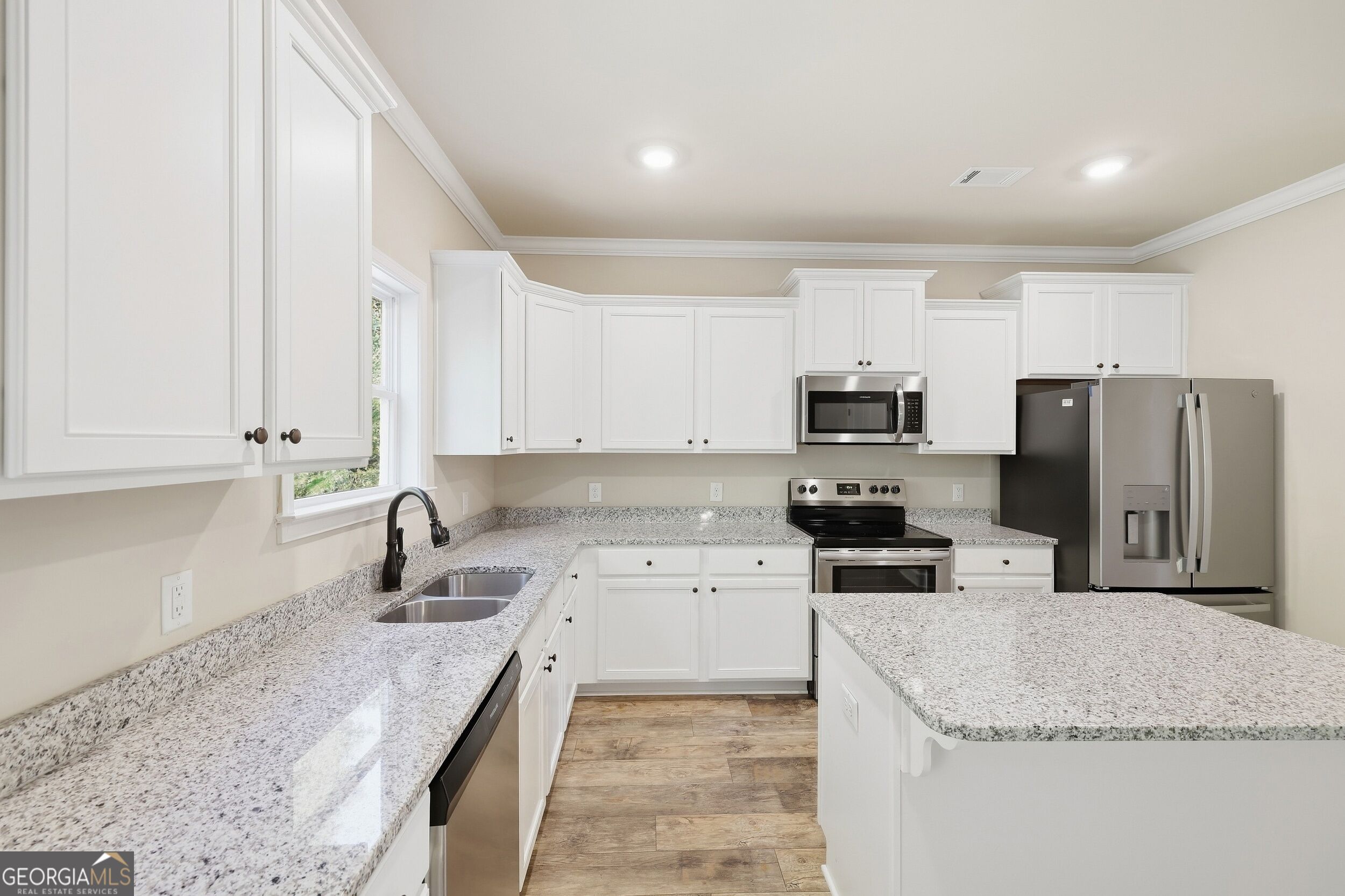275 Huntington Manor CT 18