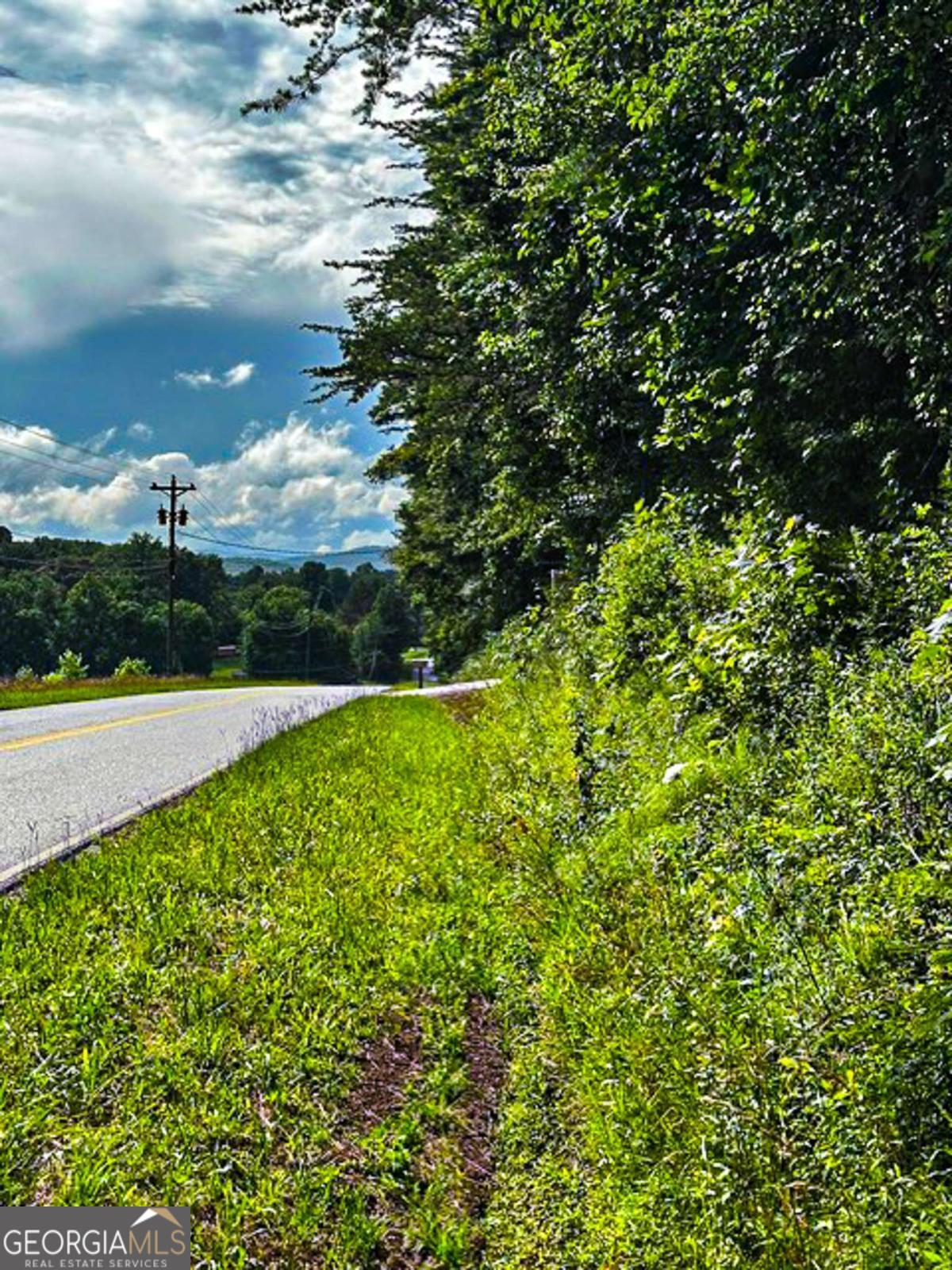 Located just a few miles from Downtown Dahlonega this tract of almost 8 acres is unrestricted and conveniently located with plenty of opportunities to suit your needs. This property features ample road frontage, mature hardwoods, as well as several homesite locations.