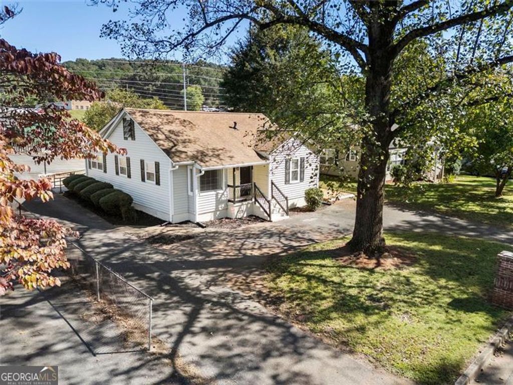 Photo of 120 MAYBELLE Street, Cartersville, GA 30120 (MLS # 10624374)