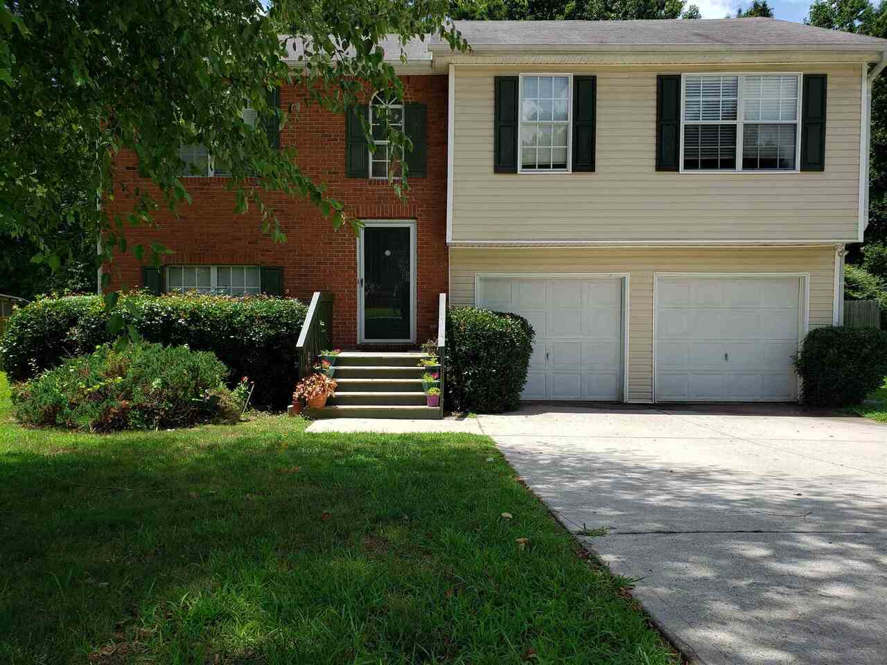 Call Starling Trail home now, before it's too late! This cozy home provides a clean blank canvas to accommodate any decorator's taste. This lot is always bright and sunny and leveled from front to back-could be Master Gardner's paradise. Noticeable updates: kitchen granite, new flooring in Master bedroom, new tile bathrooms, new water heater and a fireplace that has never been used. Quiet street surrounded by great neighbors. Great value for the price. Open house scheduled for both 7/17 and 7/18 from 2-4 p.m. Agents please use showing time. Thanks for visiting.