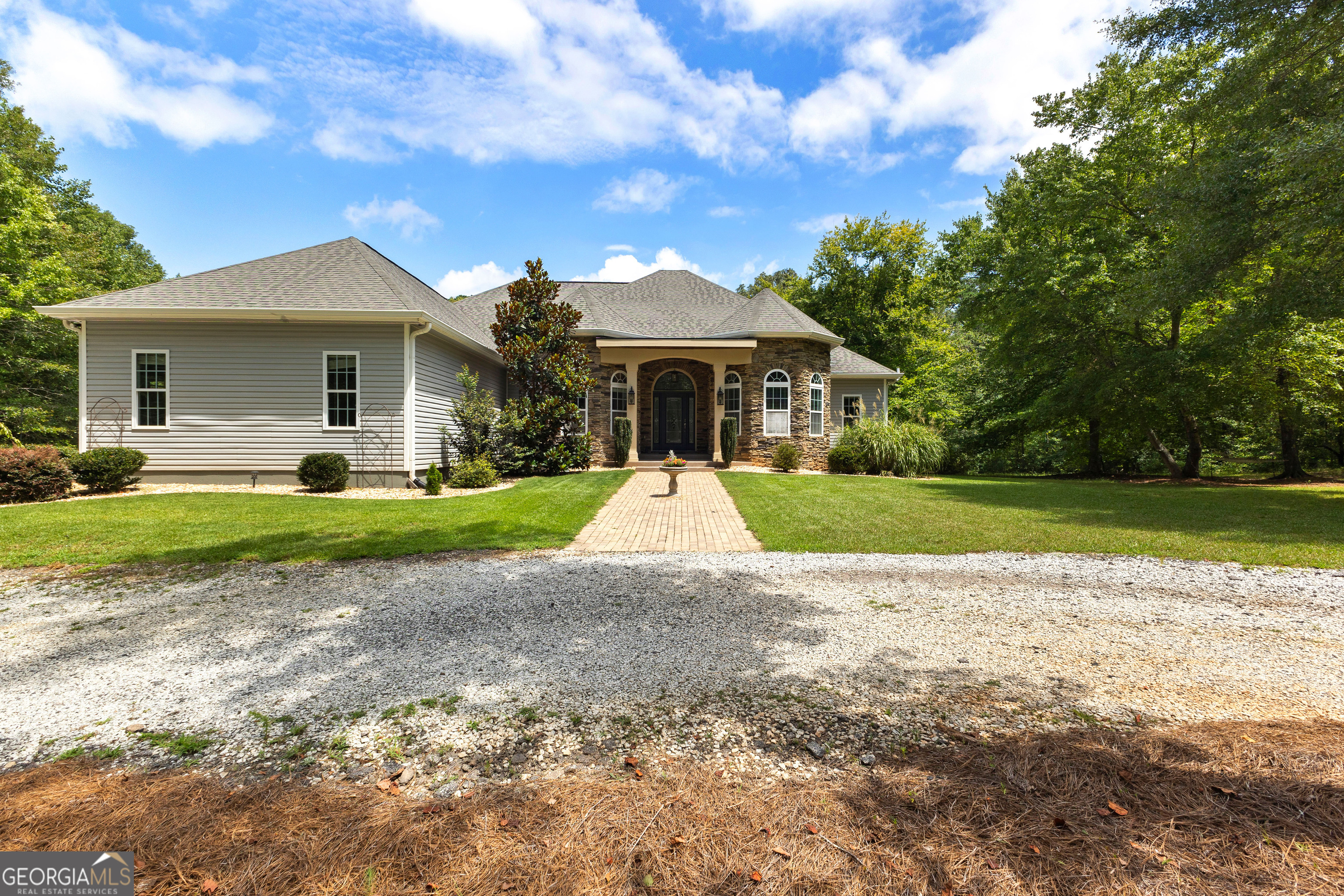 1452 Redwine RD
