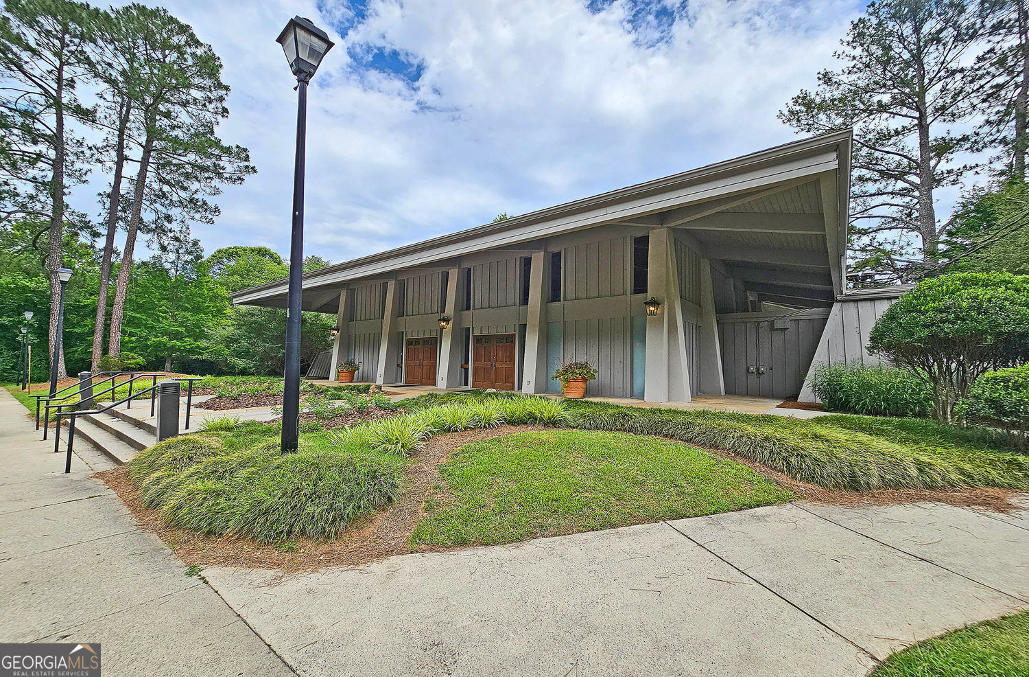 Roswell, Georgia 30075, United States, 3 Bedrooms Bedrooms, ,3 BathroomsBathrooms,Residential,Pending,192564