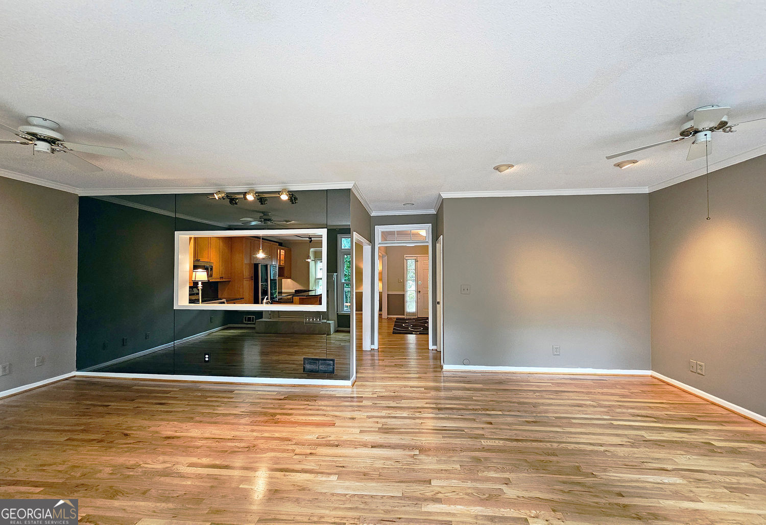 Roswell, Georgia 30075, United States, 3 Bedrooms Bedrooms, ,3 BathroomsBathrooms,Residential,Pending,192564