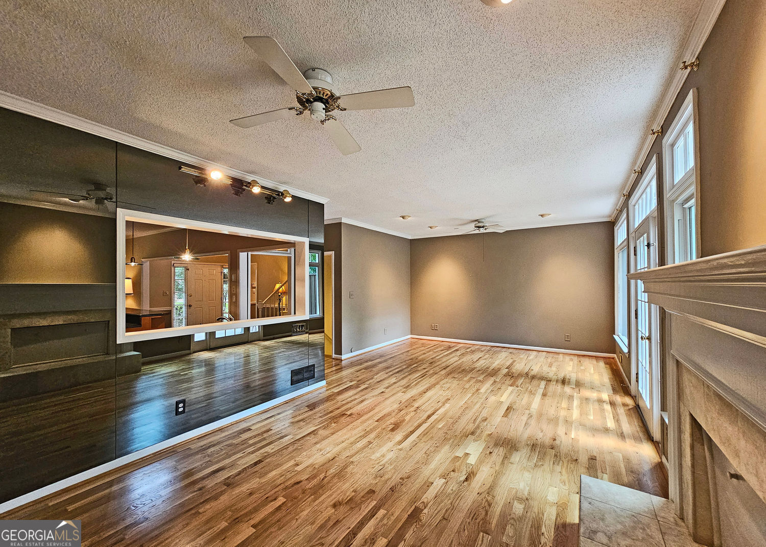 Roswell, Georgia 30075, United States, 3 Bedrooms Bedrooms, ,3 BathroomsBathrooms,Residential,Pending,192564