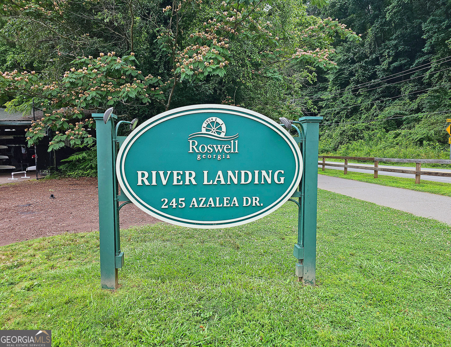 Roswell, Georgia 30075, United States, 3 Bedrooms Bedrooms, ,3 BathroomsBathrooms,Residential,Pending,192564