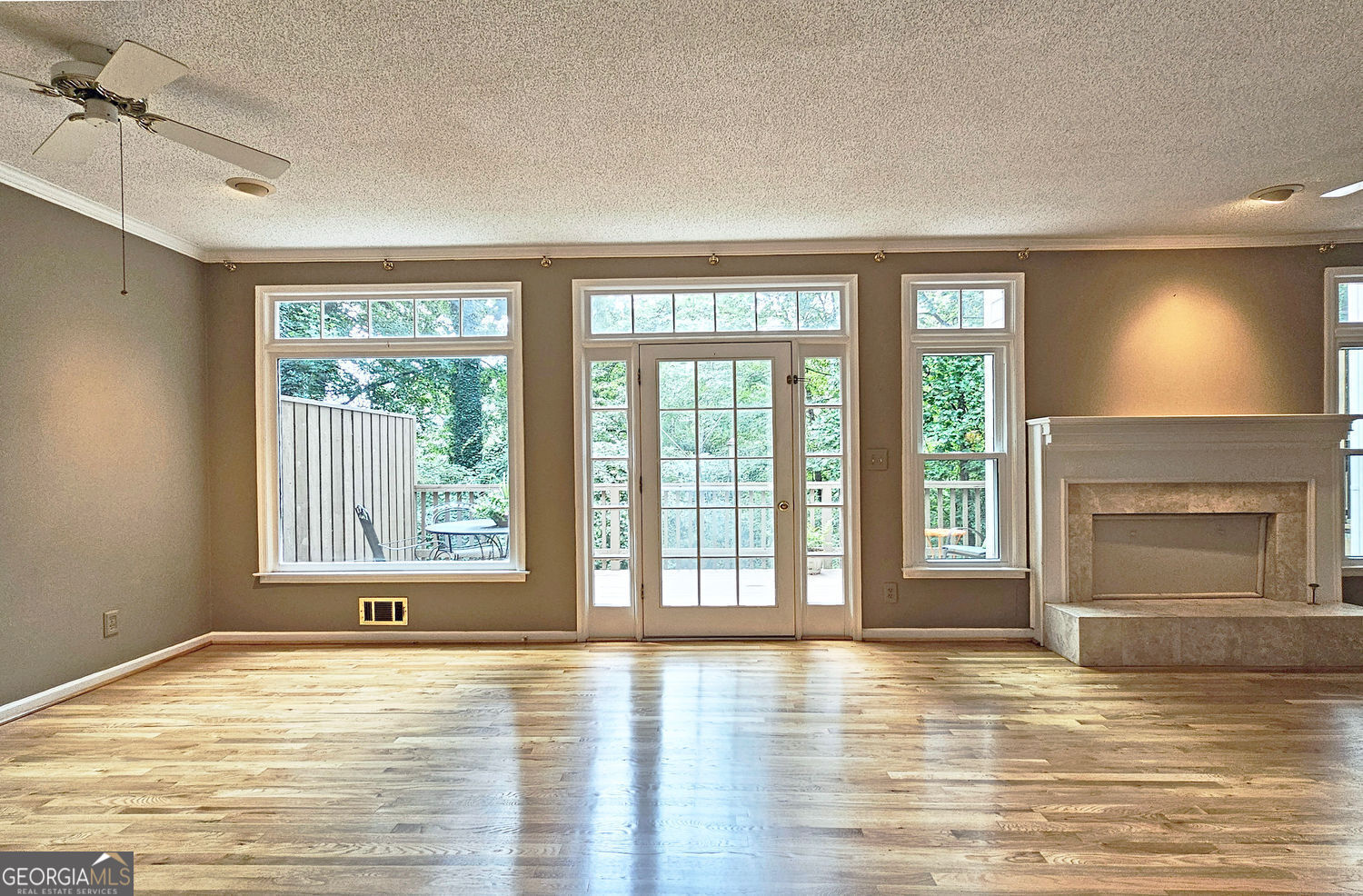 Roswell, Georgia 30075, United States, 3 Bedrooms Bedrooms, ,3 BathroomsBathrooms,Residential,Pending,192564