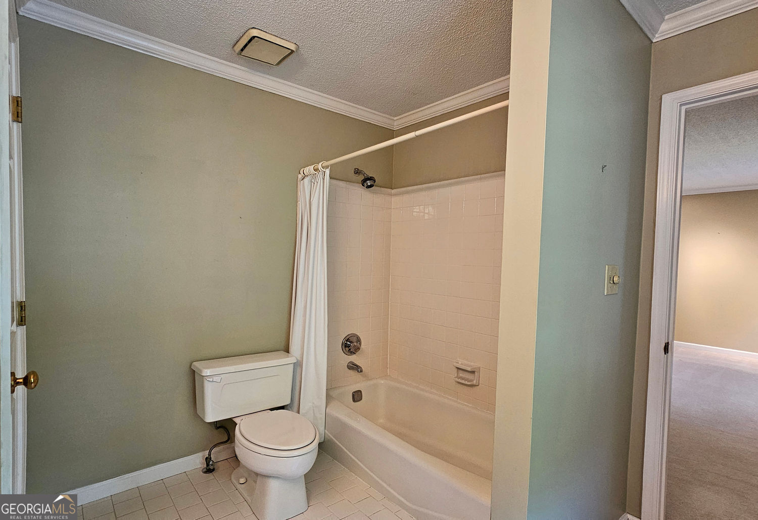 Roswell, Georgia 30075, United States, 3 Bedrooms Bedrooms, ,3 BathroomsBathrooms,Residential,Pending,192564