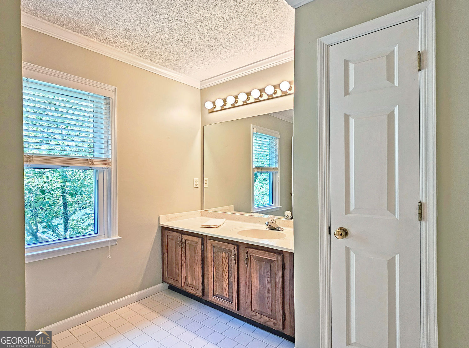 Roswell, Georgia 30075, United States, 3 Bedrooms Bedrooms, ,3 BathroomsBathrooms,Residential,Pending,192564