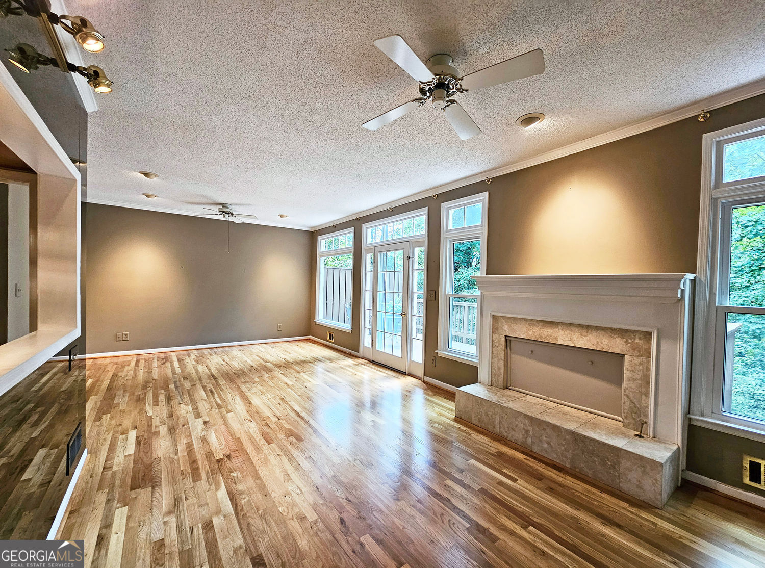 Roswell, Georgia 30075, United States, 3 Bedrooms Bedrooms, ,3 BathroomsBathrooms,Residential,Pending,192564