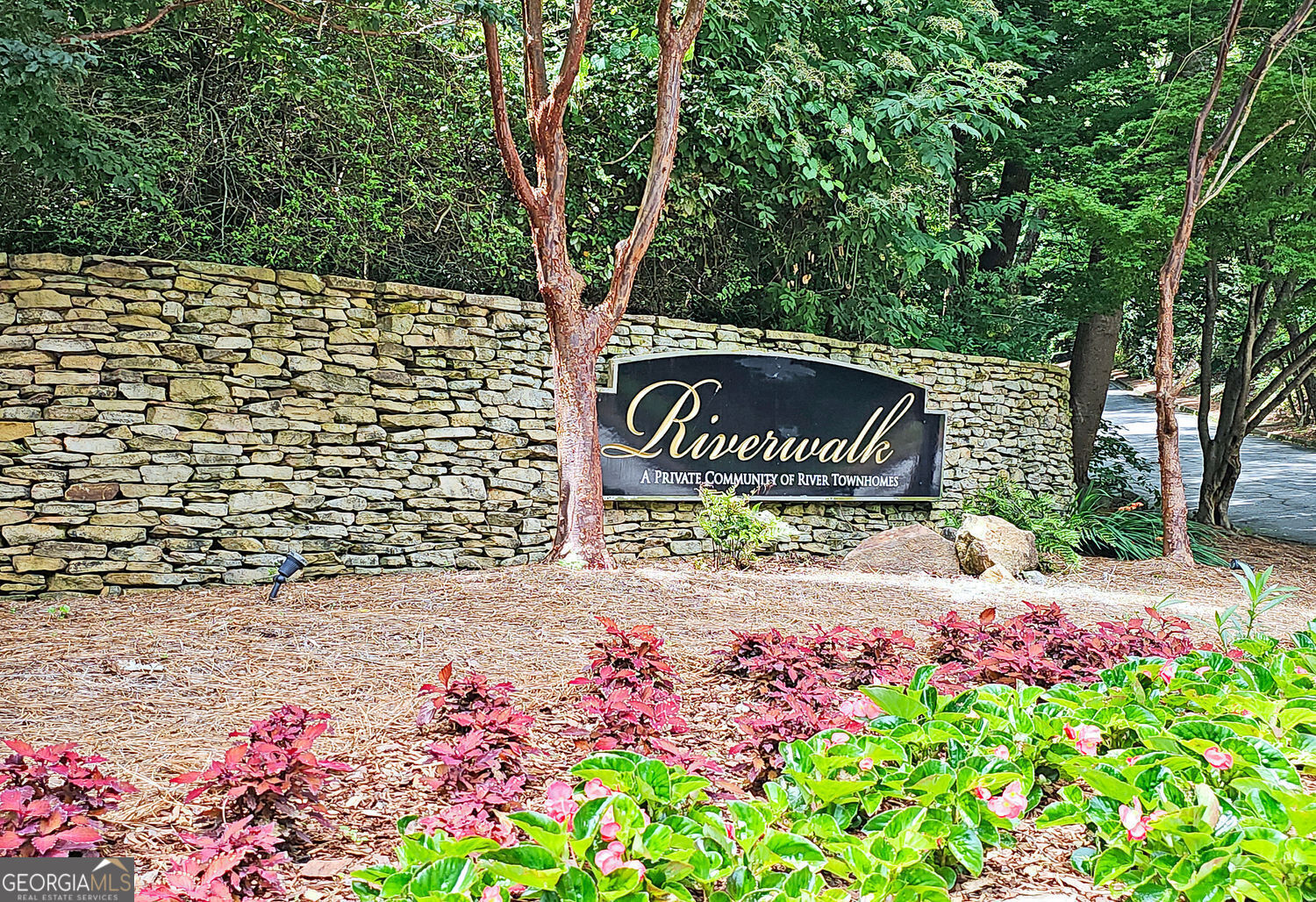 Roswell, Georgia 30075, United States, 3 Bedrooms Bedrooms, ,3 BathroomsBathrooms,Residential,Pending,192564