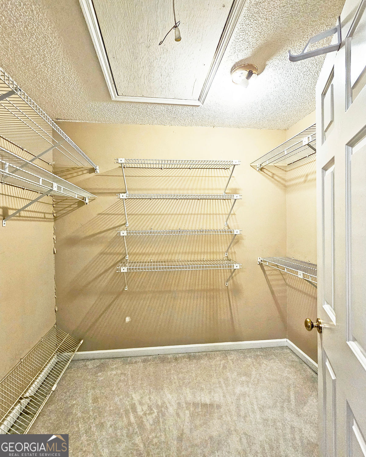 Roswell, Georgia 30075, United States, 3 Bedrooms Bedrooms, ,3 BathroomsBathrooms,Residential,Pending,192564