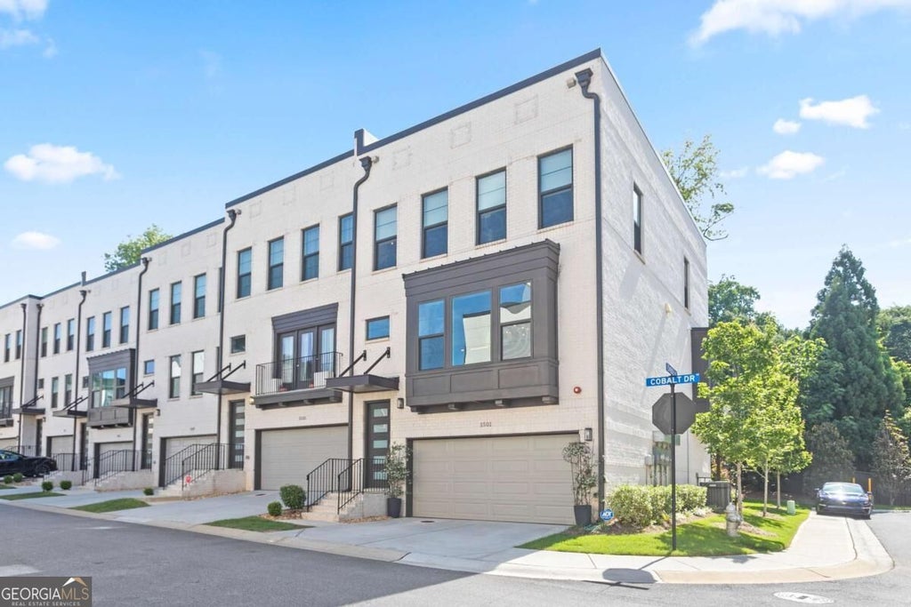 Photo of 1501 Cobalt Drive NW, Atlanta, GA 30318 (MLS # 10842104)