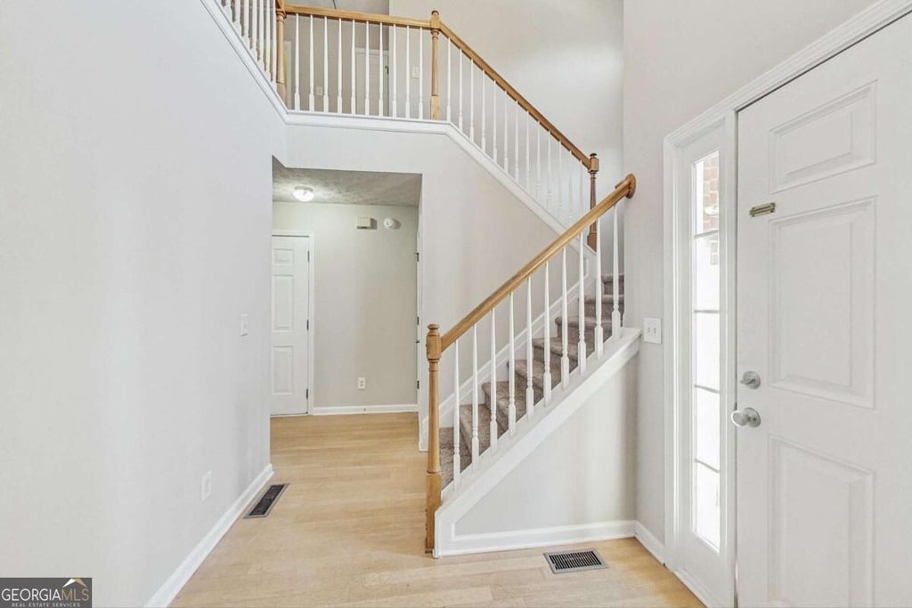 Photo of 326 Canterbury Plac Drive, Suwanee, GA 30024 (MLS # 10841108)
