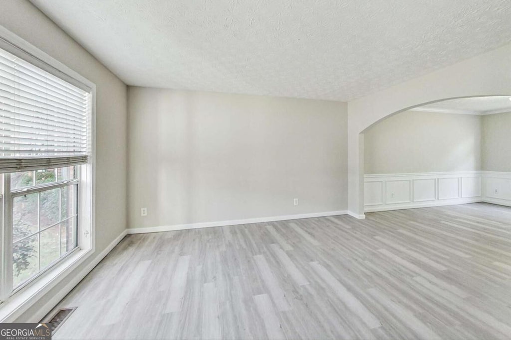 Photo of 326 Canterbury Plac Drive, Suwanee, GA 30024 (MLS # 10841108)