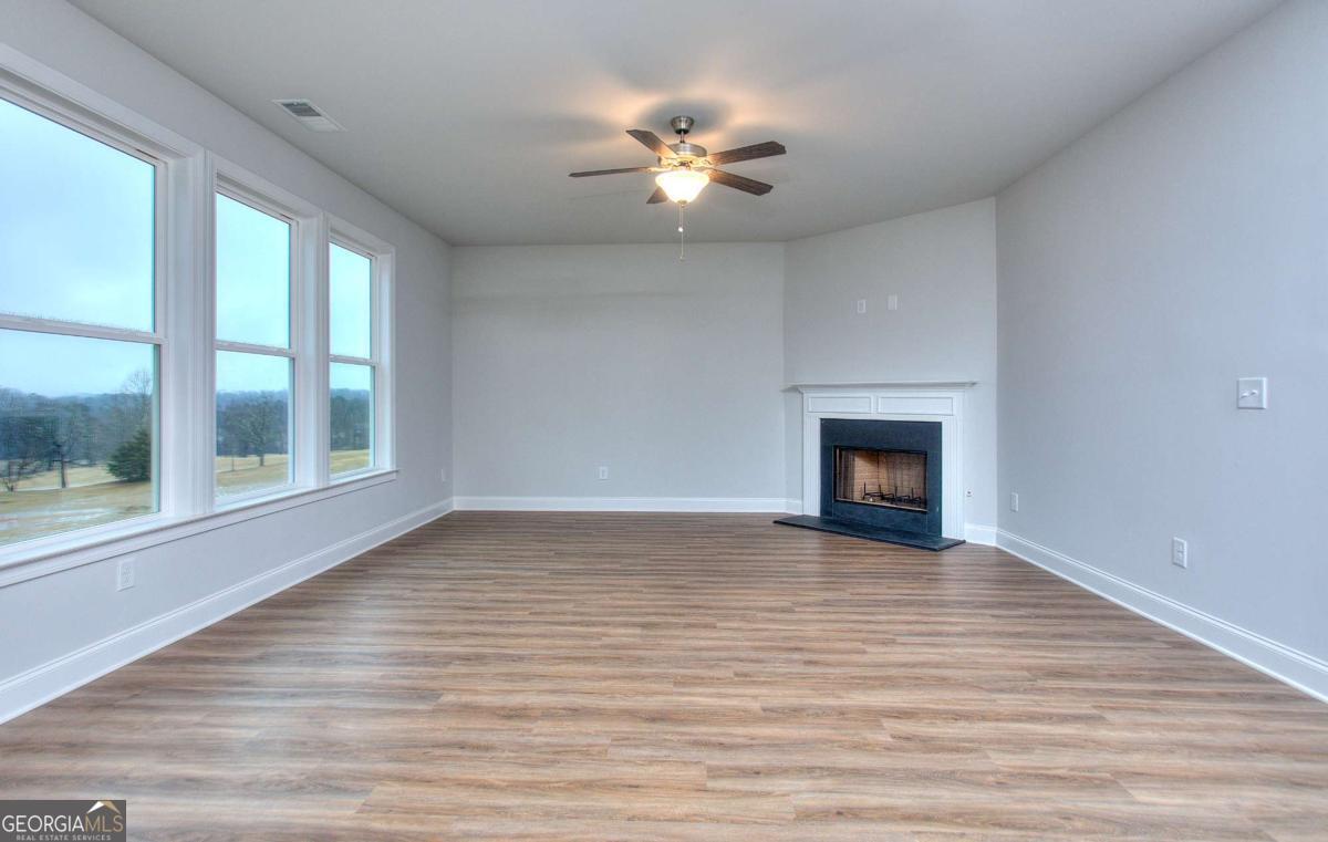 153 Applewood WAY