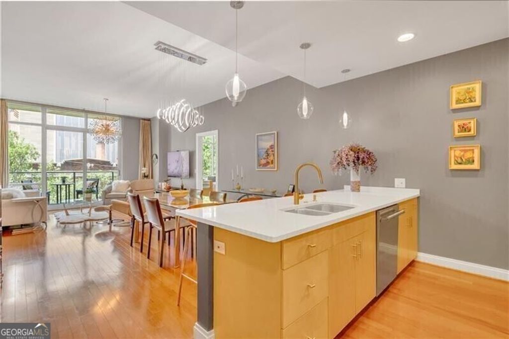 Photo of 905 Juniper Street N #410, Atlanta, GA 30309 (MLS # 10712971)