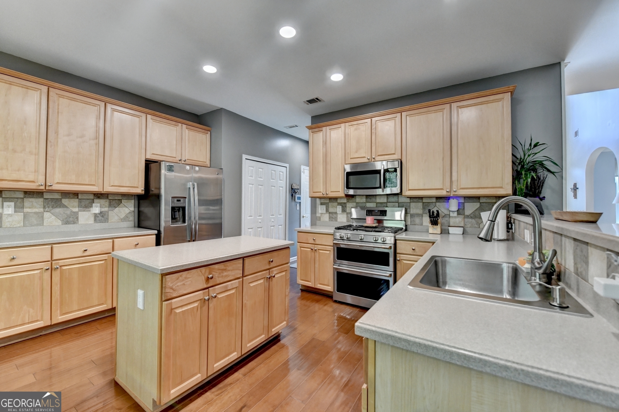 320 Hillside Manor DR