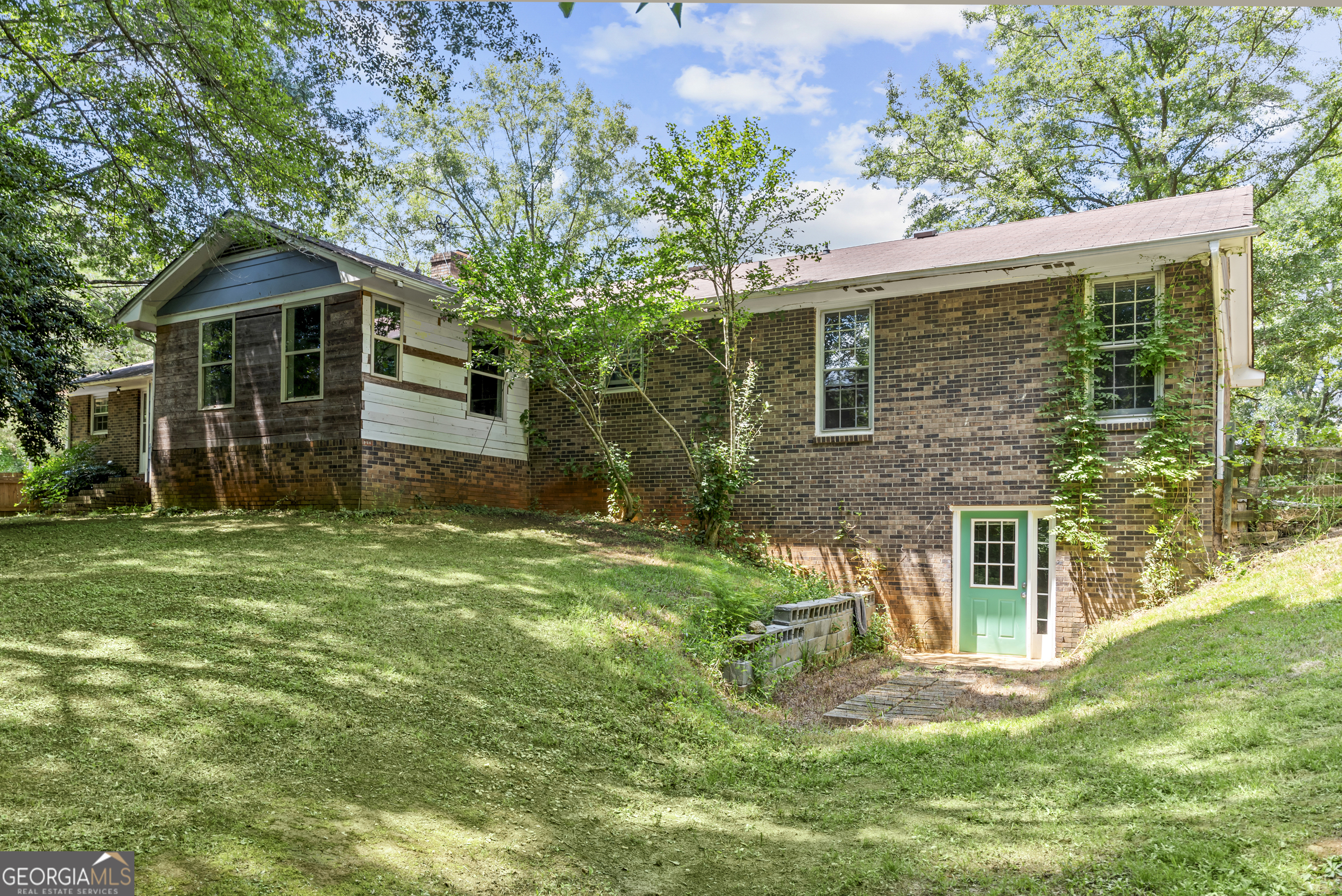 1151 Fears RD