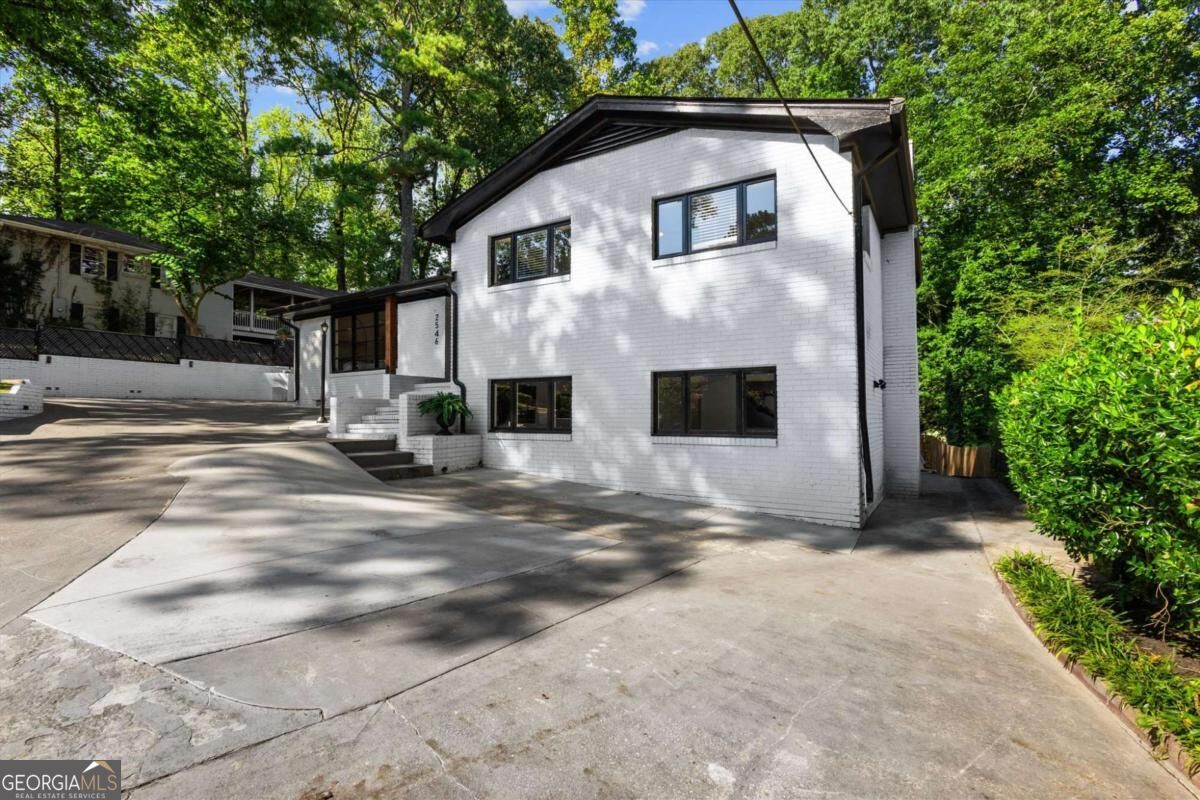 2546 Skyland TRL NE