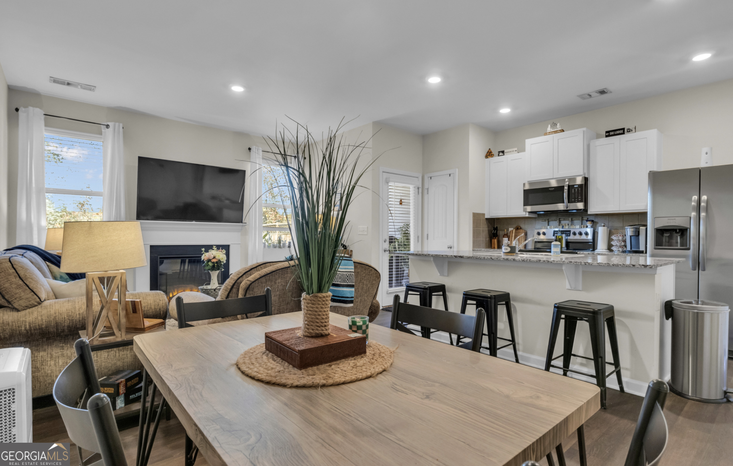 Newnan, Georgia 30263, United States, 3 Bedrooms Bedrooms, ,3 BathroomsBathrooms,Residential,Active,99289