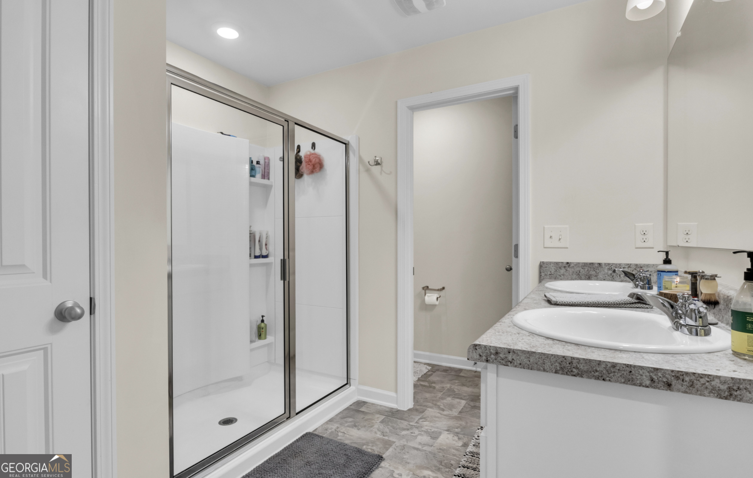 Newnan, Georgia 30263, United States, 3 Bedrooms Bedrooms, ,3 BathroomsBathrooms,Residential,Active,99289