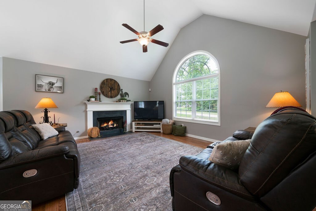 1394 Rainey RD