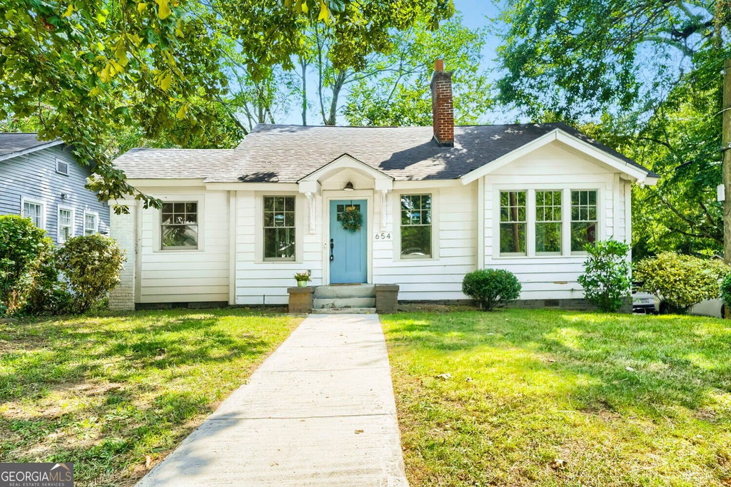 Photo of 654 Gillette Avenue SW, Atlanta, GA 30310 (MLS # 10842992)