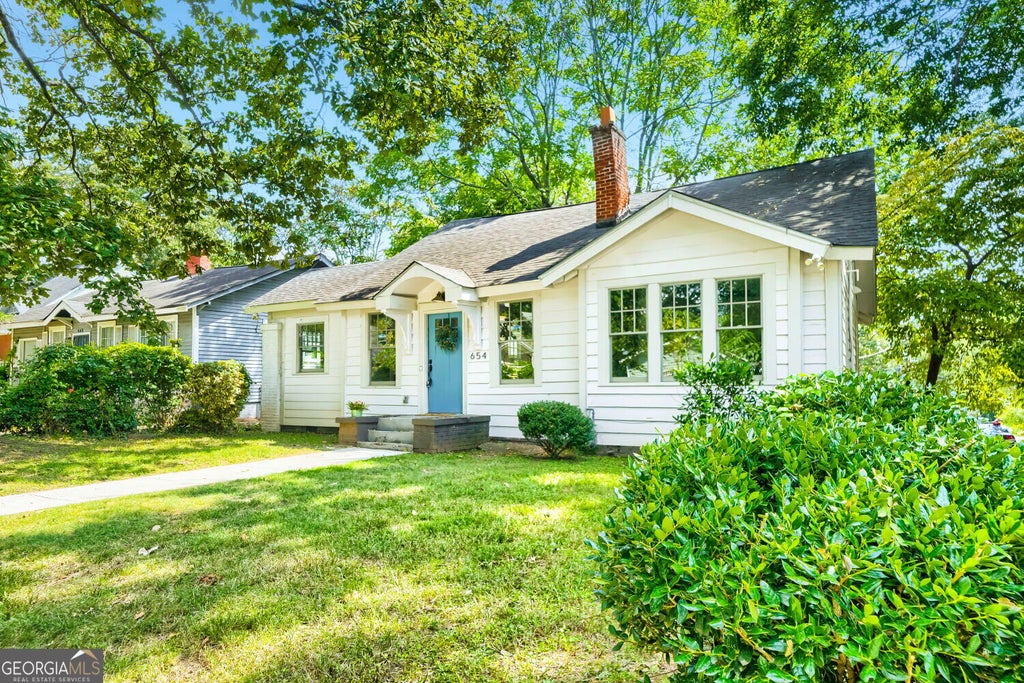 Photo of 654 Gillette Avenue SW, Atlanta, GA 30310 (MLS # 10842992)