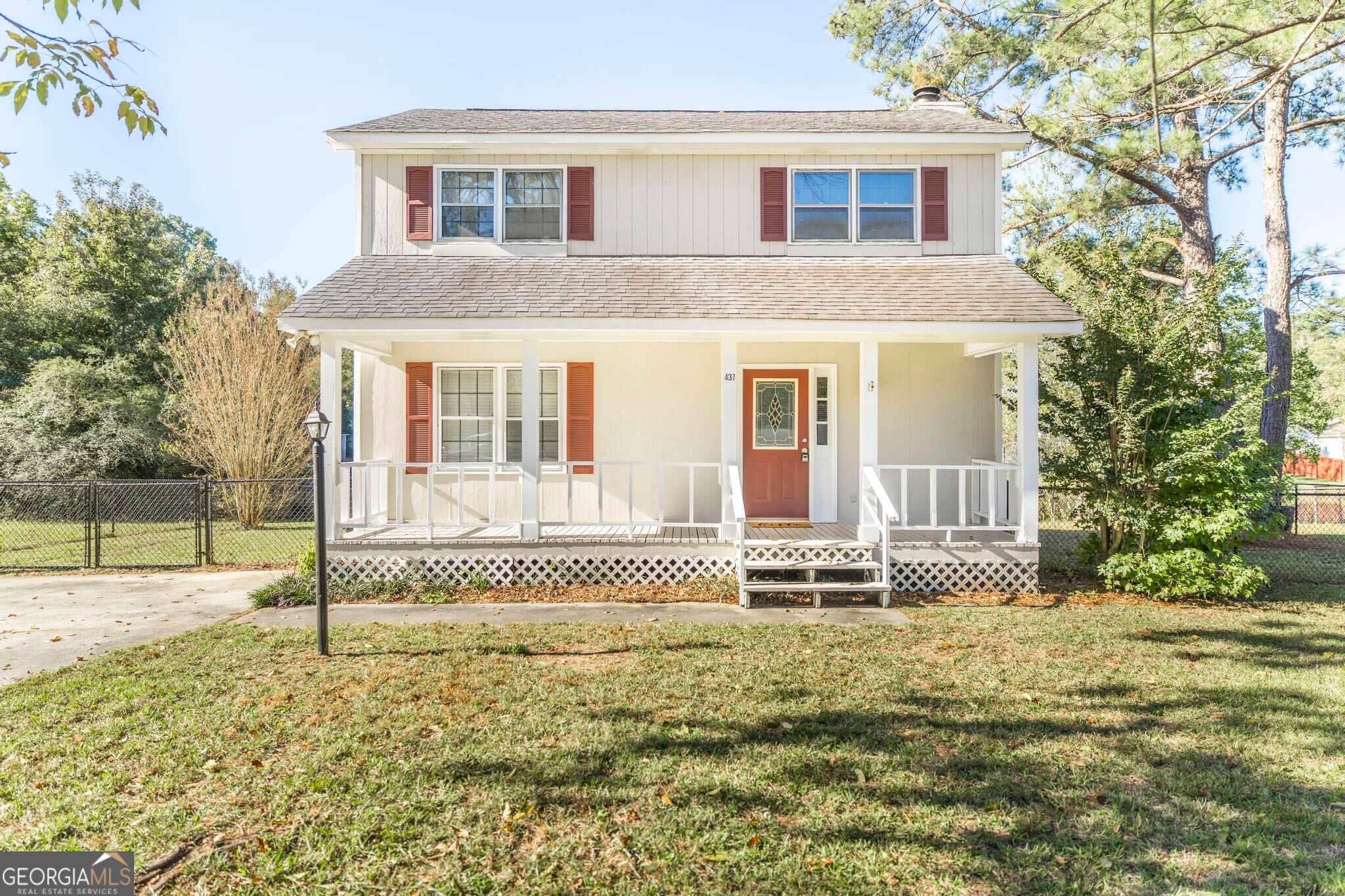437 Edgewater CIR