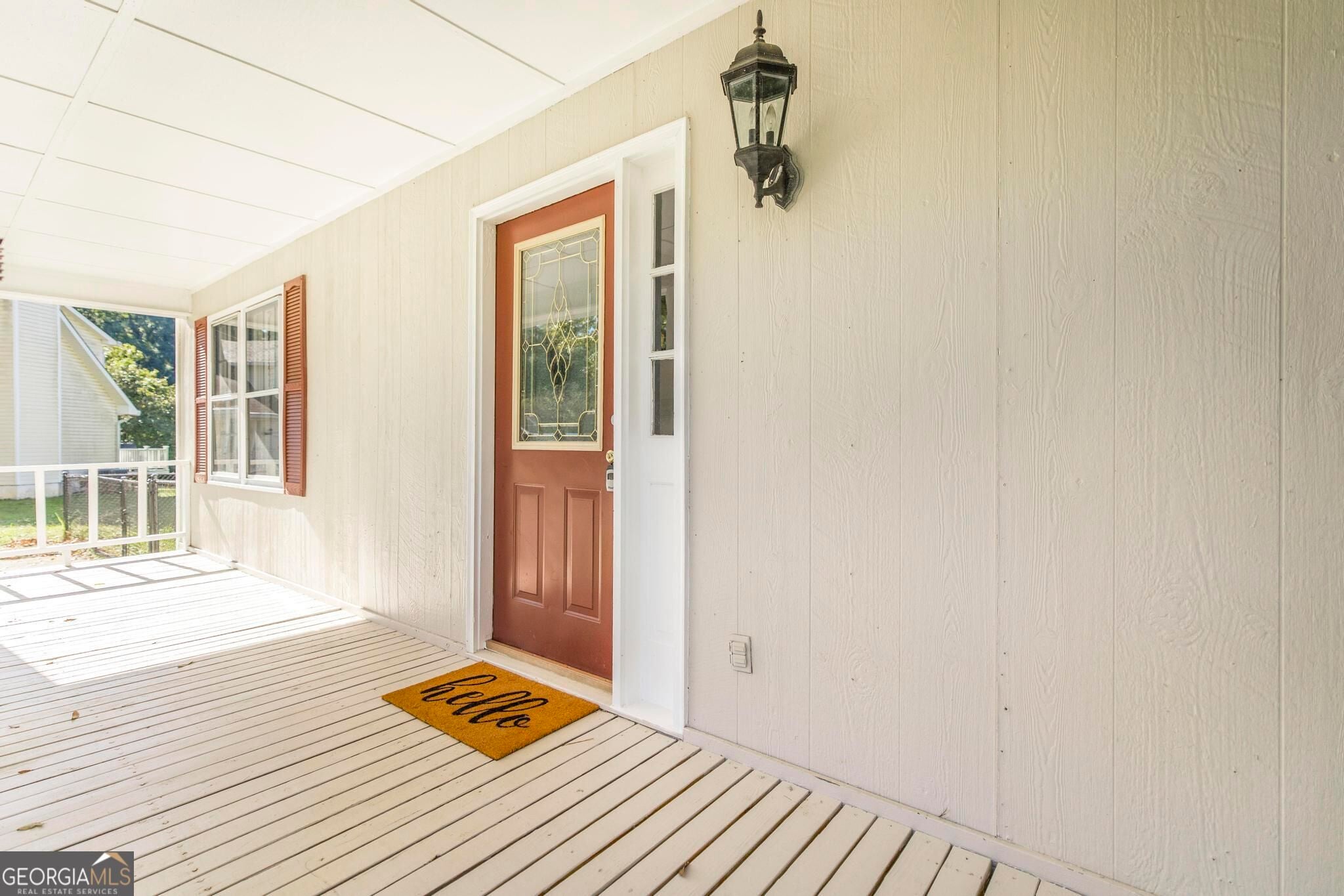 437 Edgewater CIR