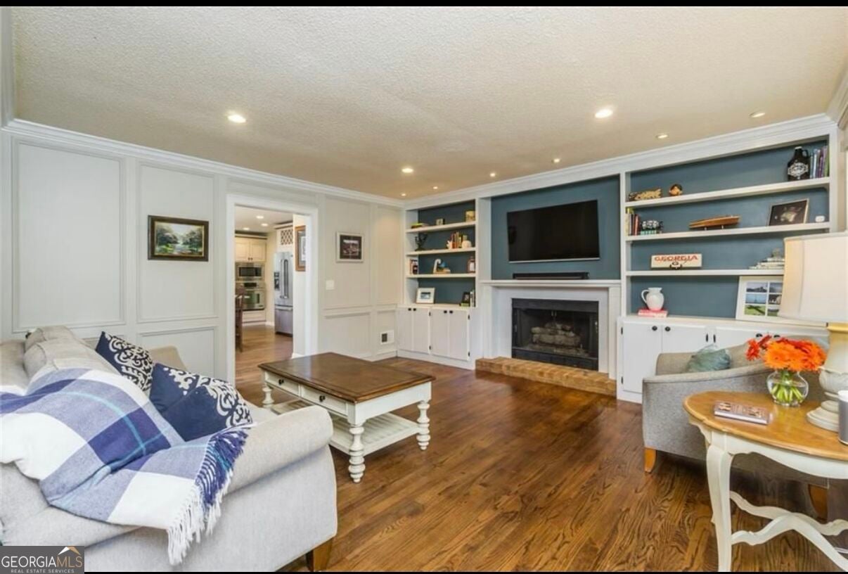 1586 Greyson RDG