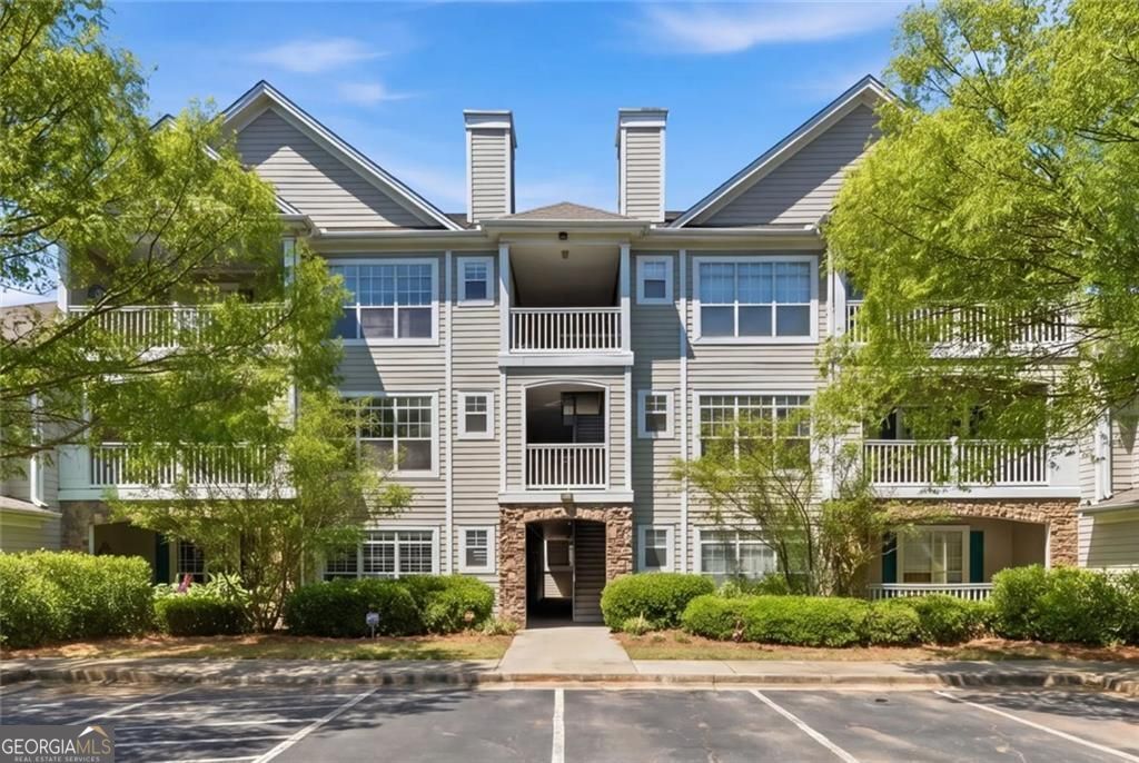 Photo of 826 Sandringham Drive, Alpharetta, GA 30004 (MLS # 10763439)