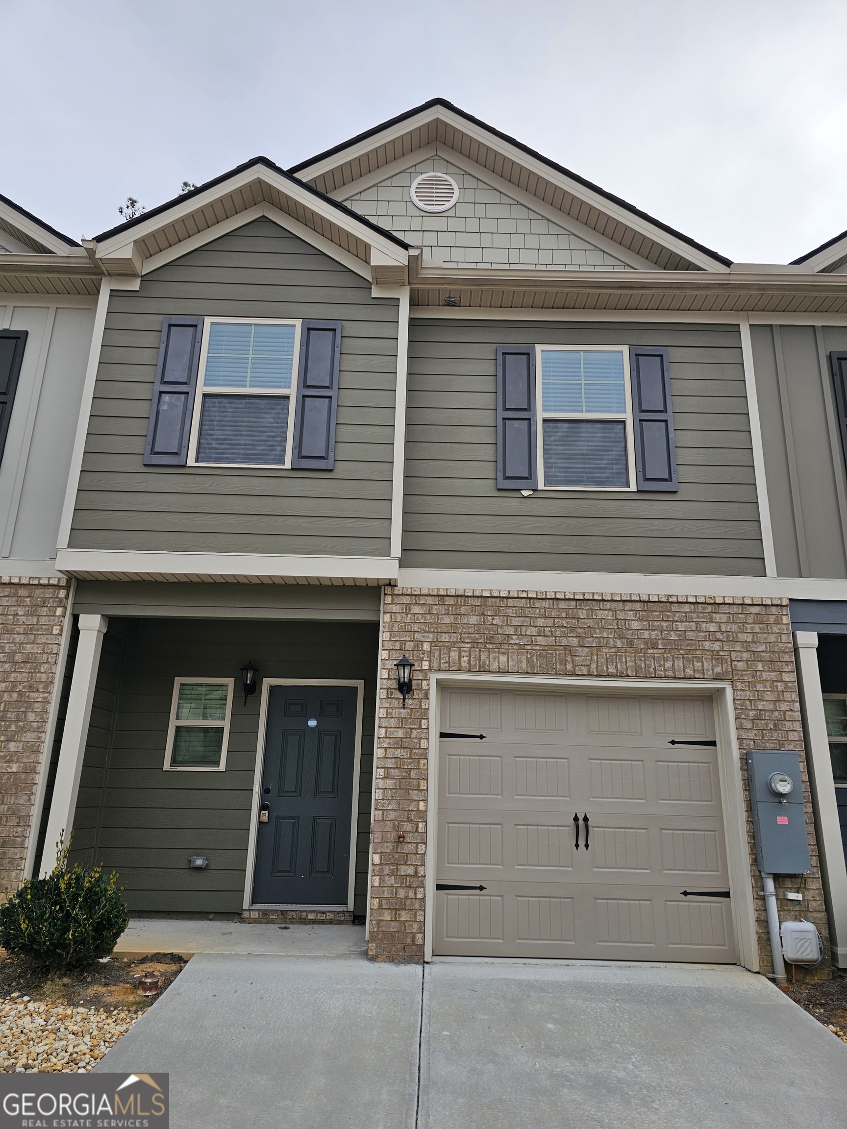 **Stunning 3 Bedroom Townhome with Modern Amenities** This elegant two-story townhome offers comfort, style, and convenience in every corner. Located in a charming neighborhood, this property boasts numerous features to enhance your living experience. **Key Features:** - Bedrooms: 3 - Bathrooms: 2.5 - Garage: Attached one-car garage - Kitchen: Equipped with granite countertops, a spacious island with a breakfast bar, stainless steel appliances, recessed lighting, modern subway tile backsplash. - Living and Dining: Enjoy an open floor plan, perfect for entertaining guests or relaxing with family. - Flooring: Brand new flooring throughout, adding a touch of elegance to every room. - Master Bathroom: Indulge in the luxury of a shower or bath in the lovely garden tub, accompanied by a large picture window. Dual vanities provide convenience, while a large walk-in closet offers ample storage space. - Outdoor Space: Step outside onto your private patio with access to a shared backyard, ideal for outdoor gatherings or simply enjoying the sunshine. - Fixtures and features: Bronzed fixtures add a touch of sophistication to the home. This home also features modern beadboard detailing on interior doors. - Laundry Room: Convenient laundry room with hookups for a washer and dryer. Please call office for appointments and agents see remarks for showing.
