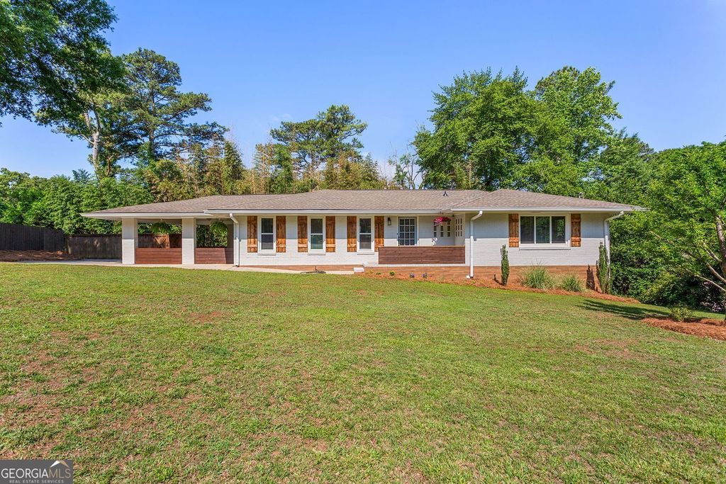 Photo of 1613 Huntington Drive, Marietta, GA 30066 (MLS # 10769145)