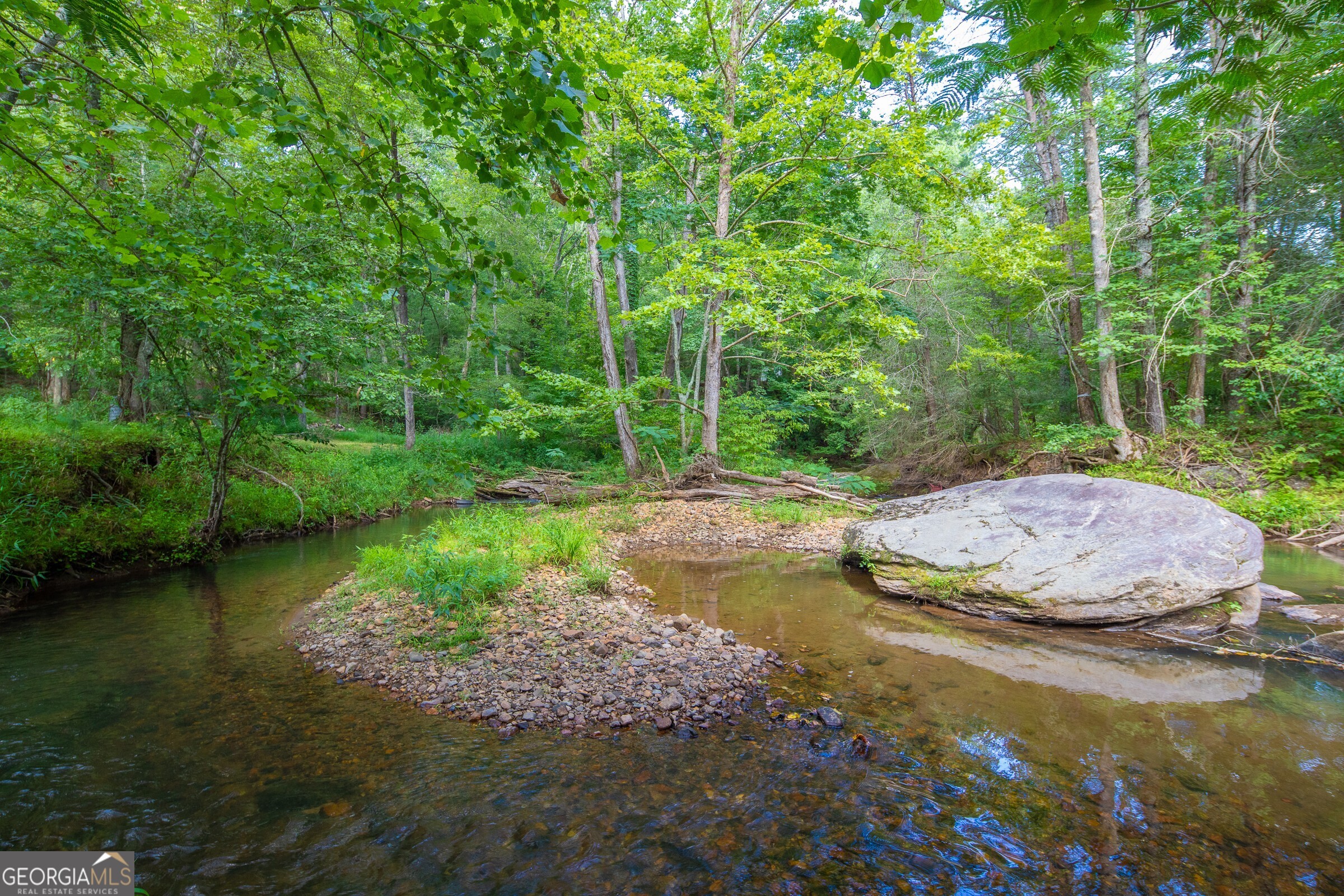 932 Woodland LN