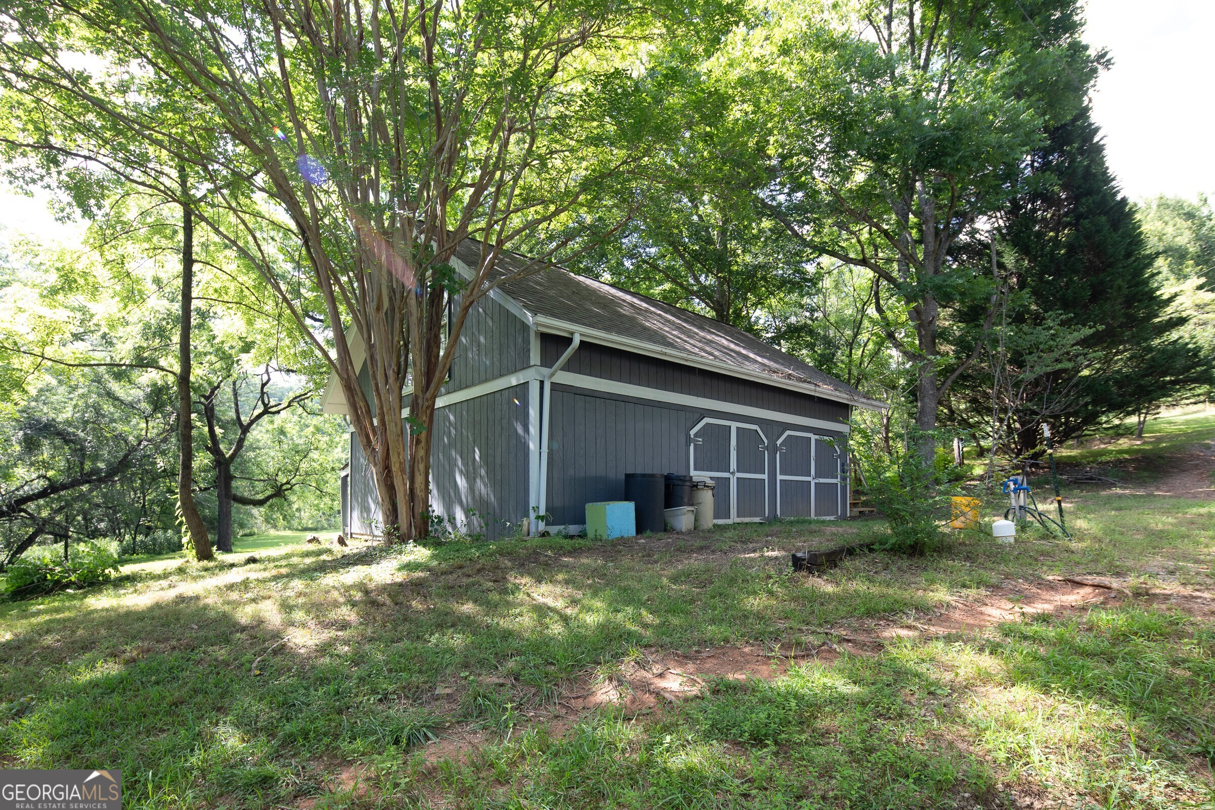 932 Woodland LN