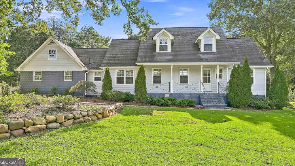 Photo of 1060 Oak Ridge Drive, Fayetteville, GA 30214 (MLS # 10827516)