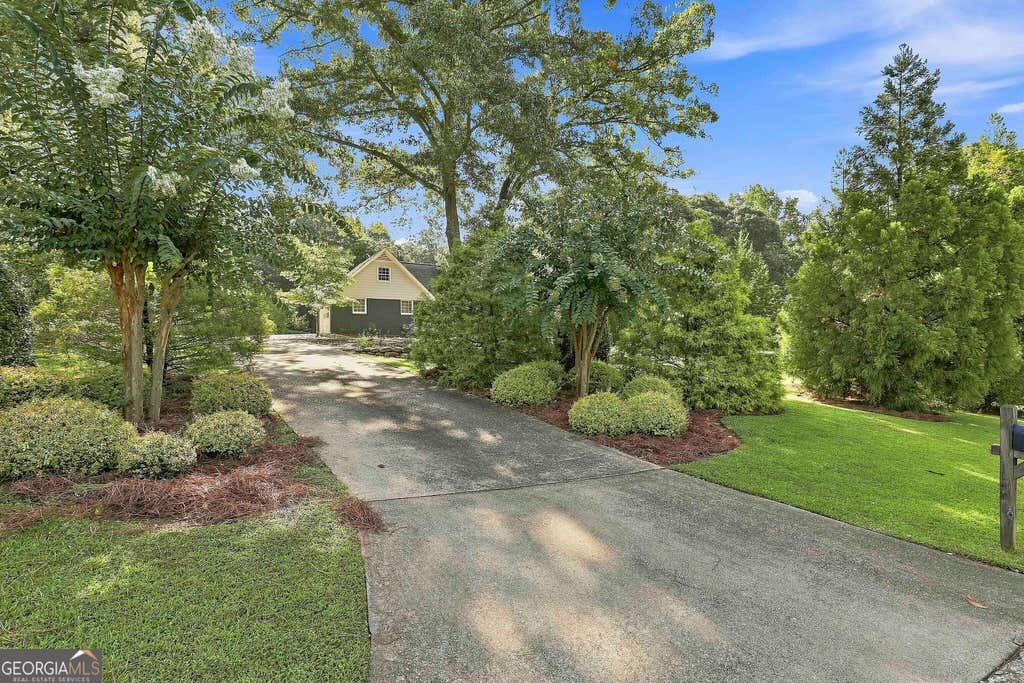 Photo of 1060 Oak Ridge Drive, Fayetteville, GA 30214 (MLS # 10827516)