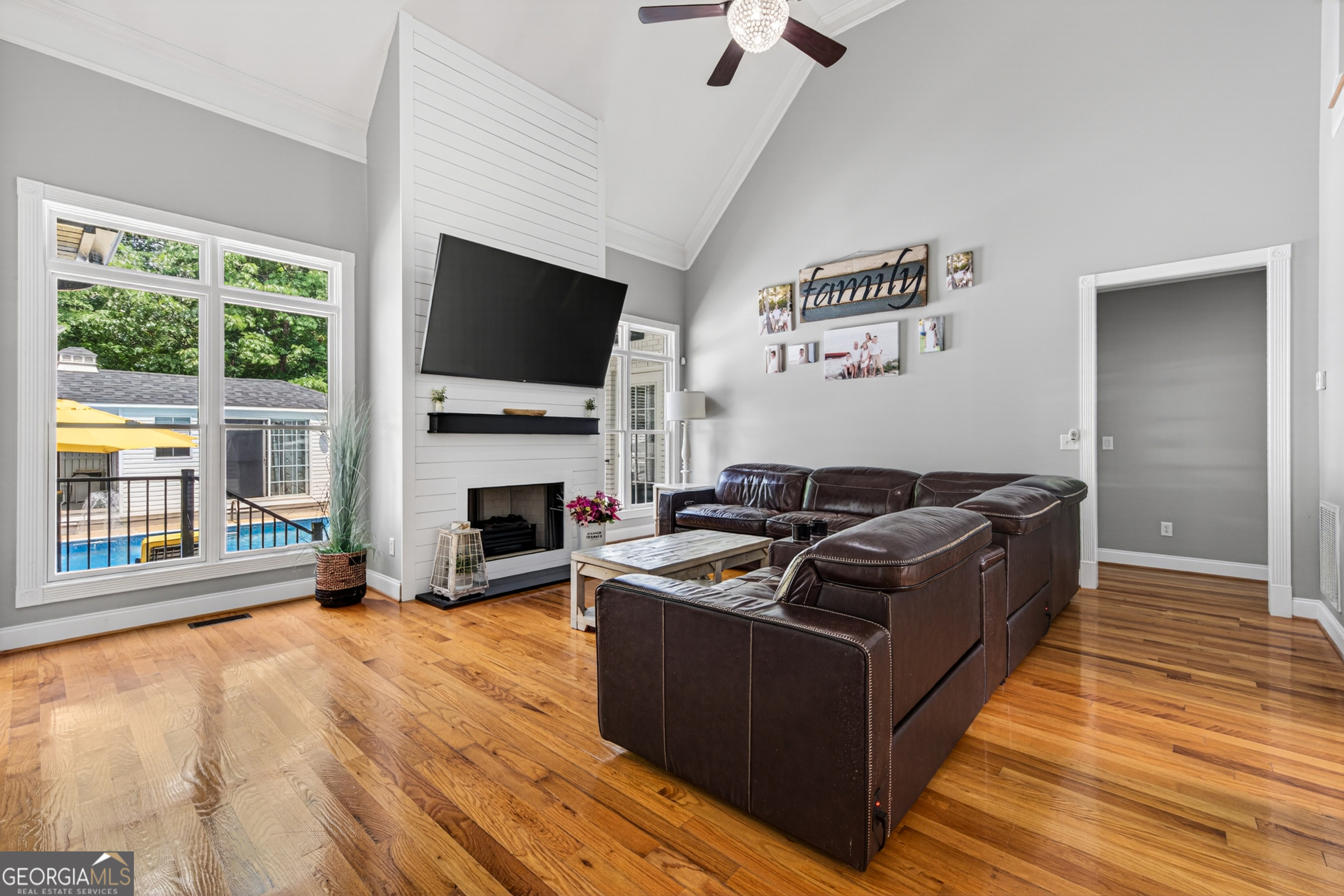 1110 Holcomb CT