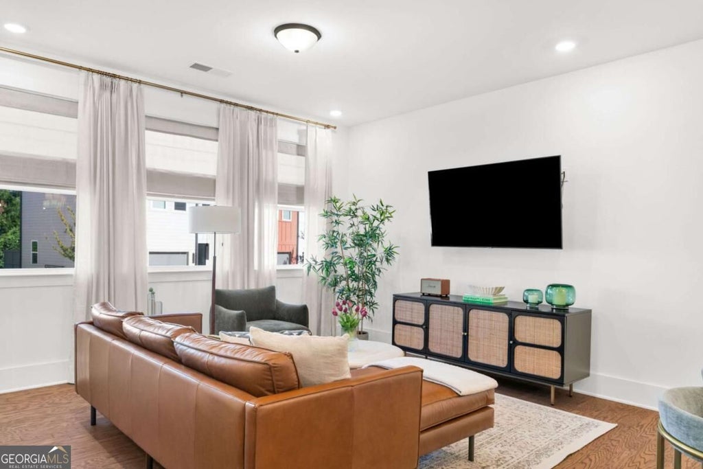 Photo of 1492 Pinedale Crest NW, Atlanta, GA 30318 (MLS # 10869748)