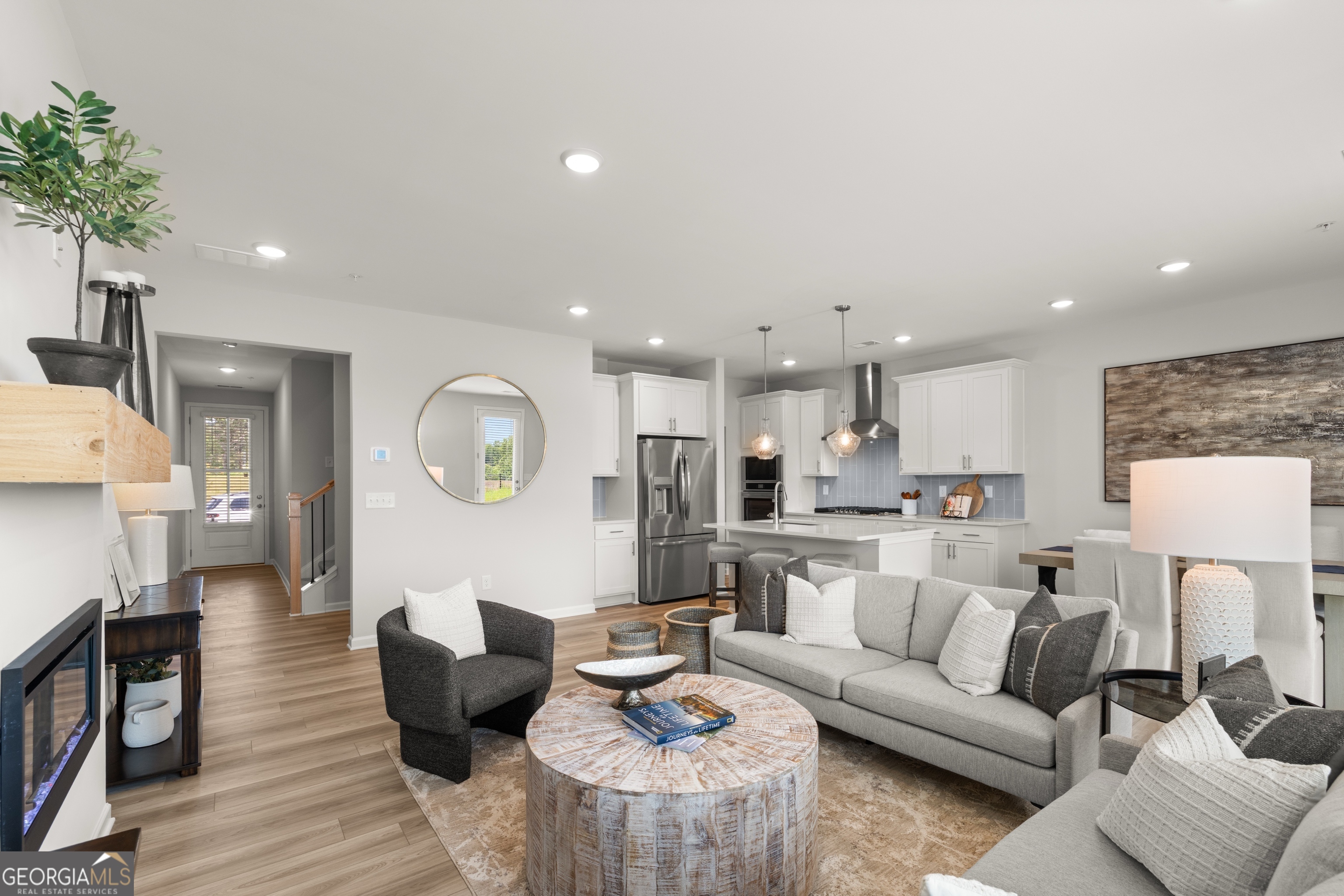 6165 Molo LN 666